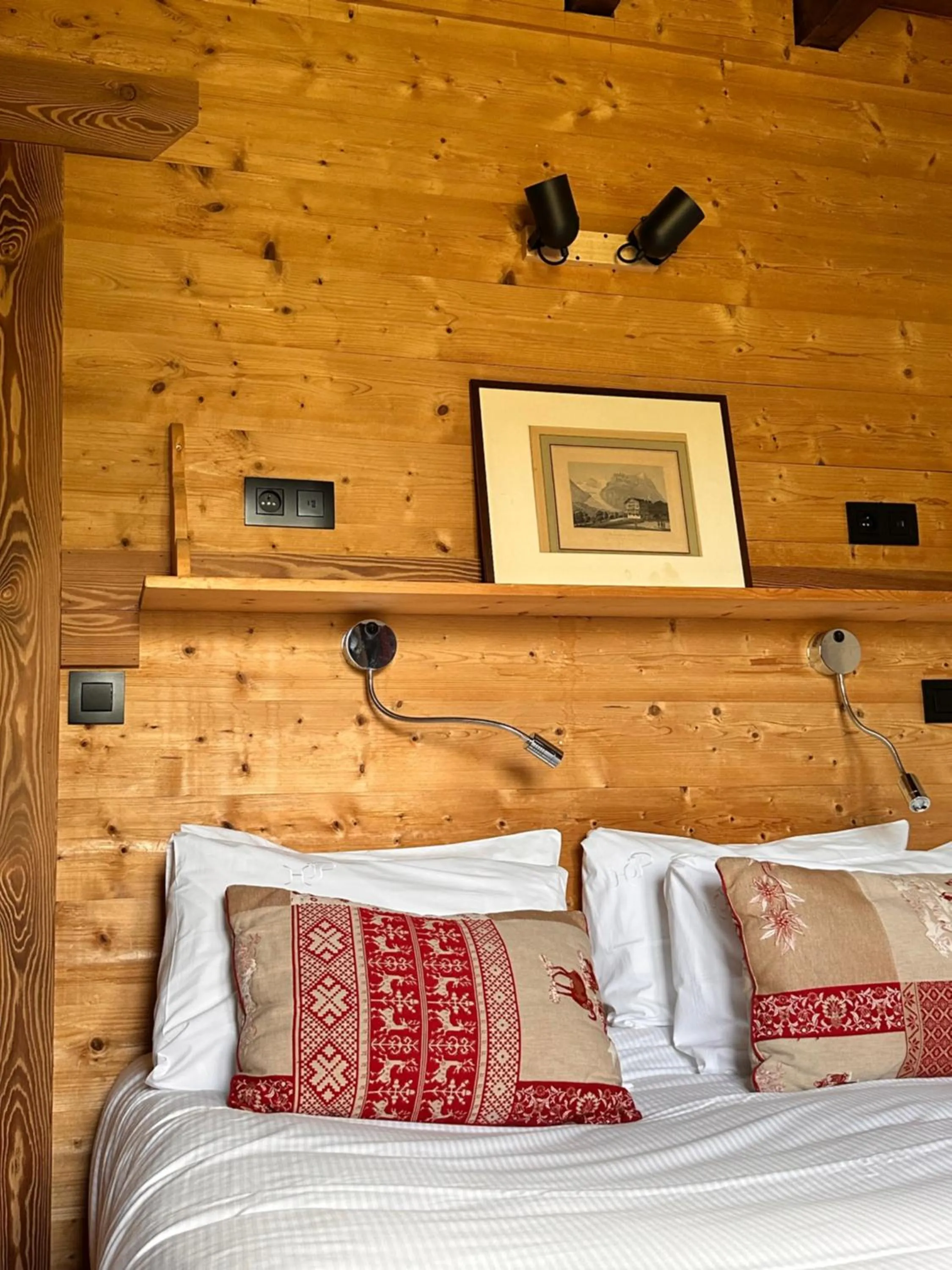 Bed in Hôtel Le Jeu de Paume