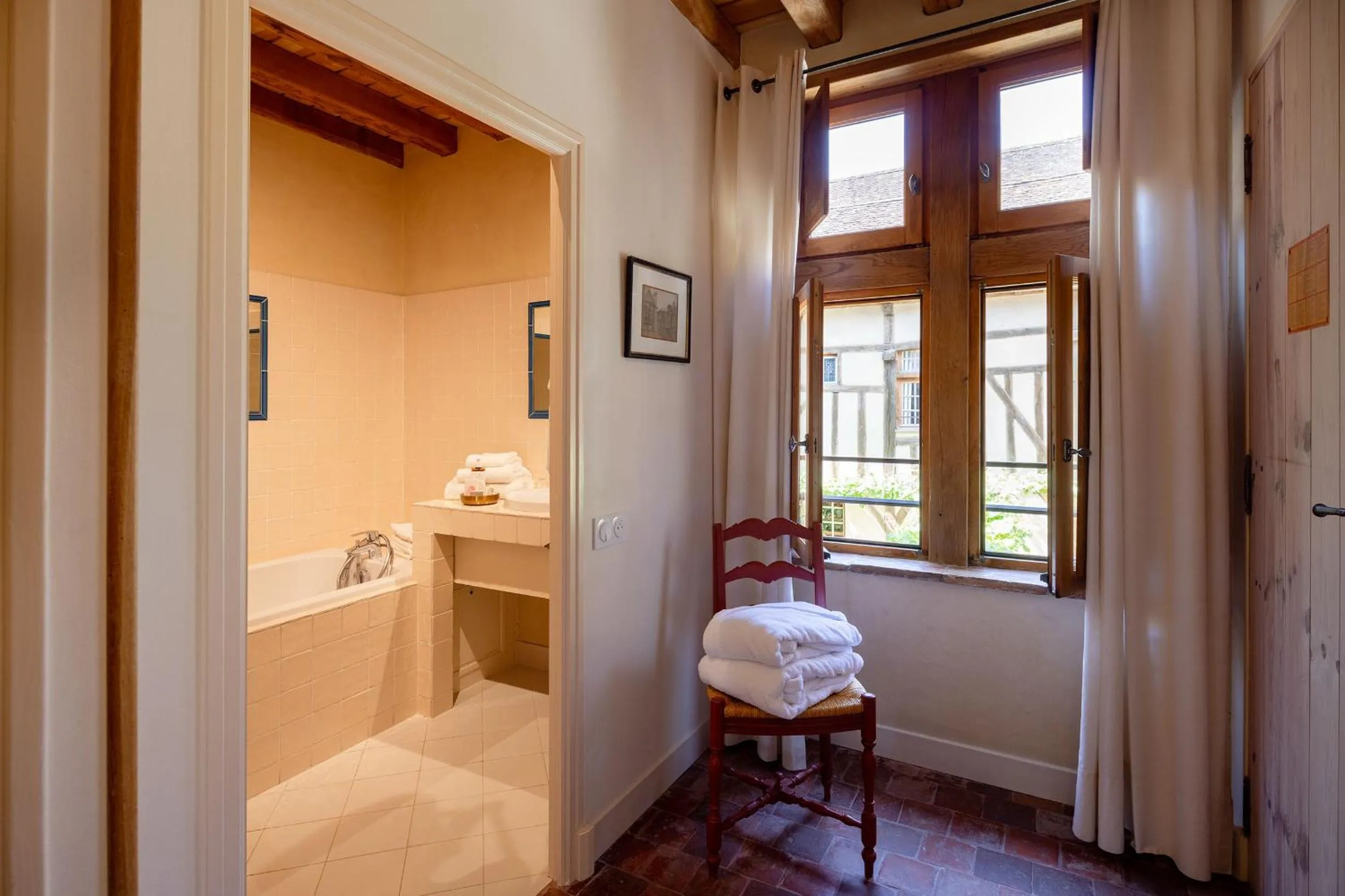 Bathroom in Le Champ des Oiseaux Hôtel & Spa