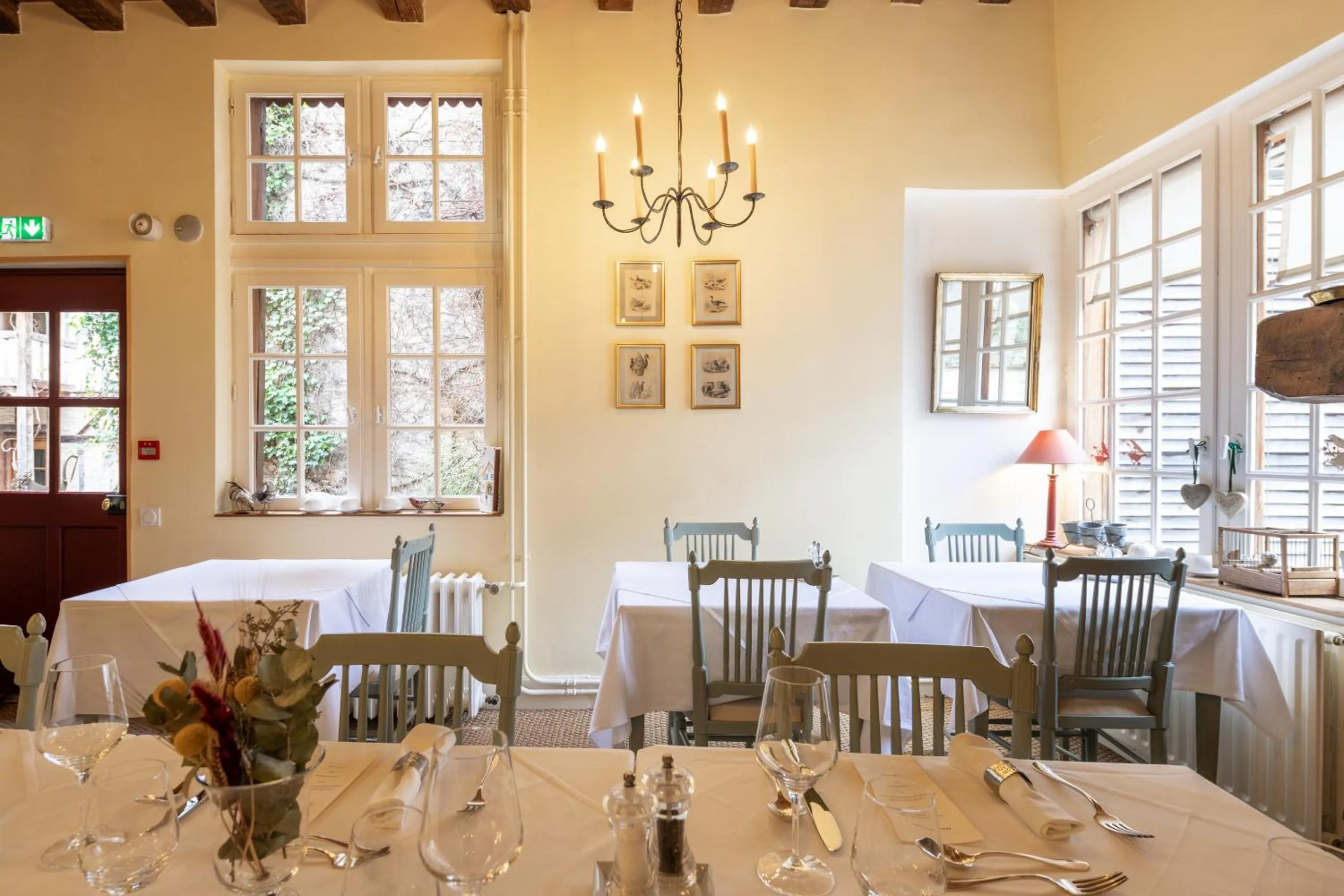 Restaurant/places to eat in Le Champ des Oiseaux Hôtel & Spa