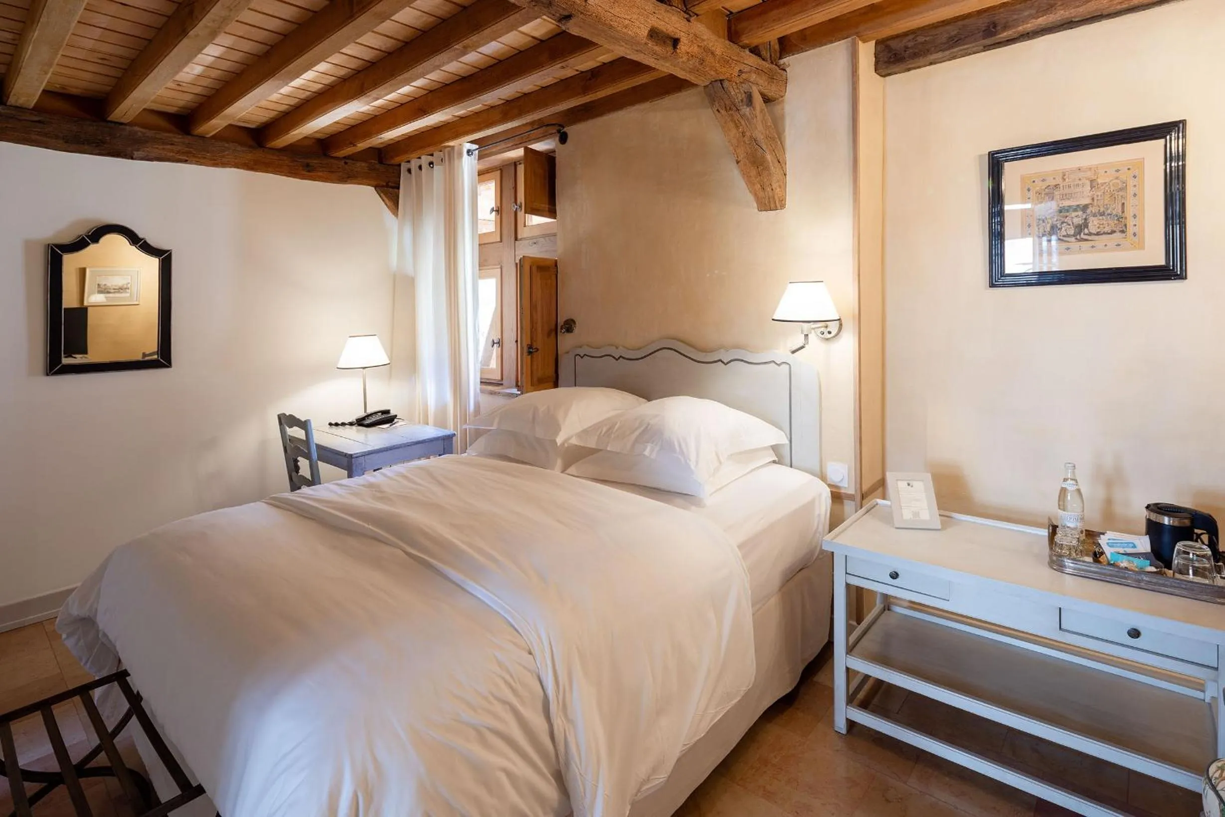 Photo of the whole room, Bed in Le Champ des Oiseaux Hôtel & Spa