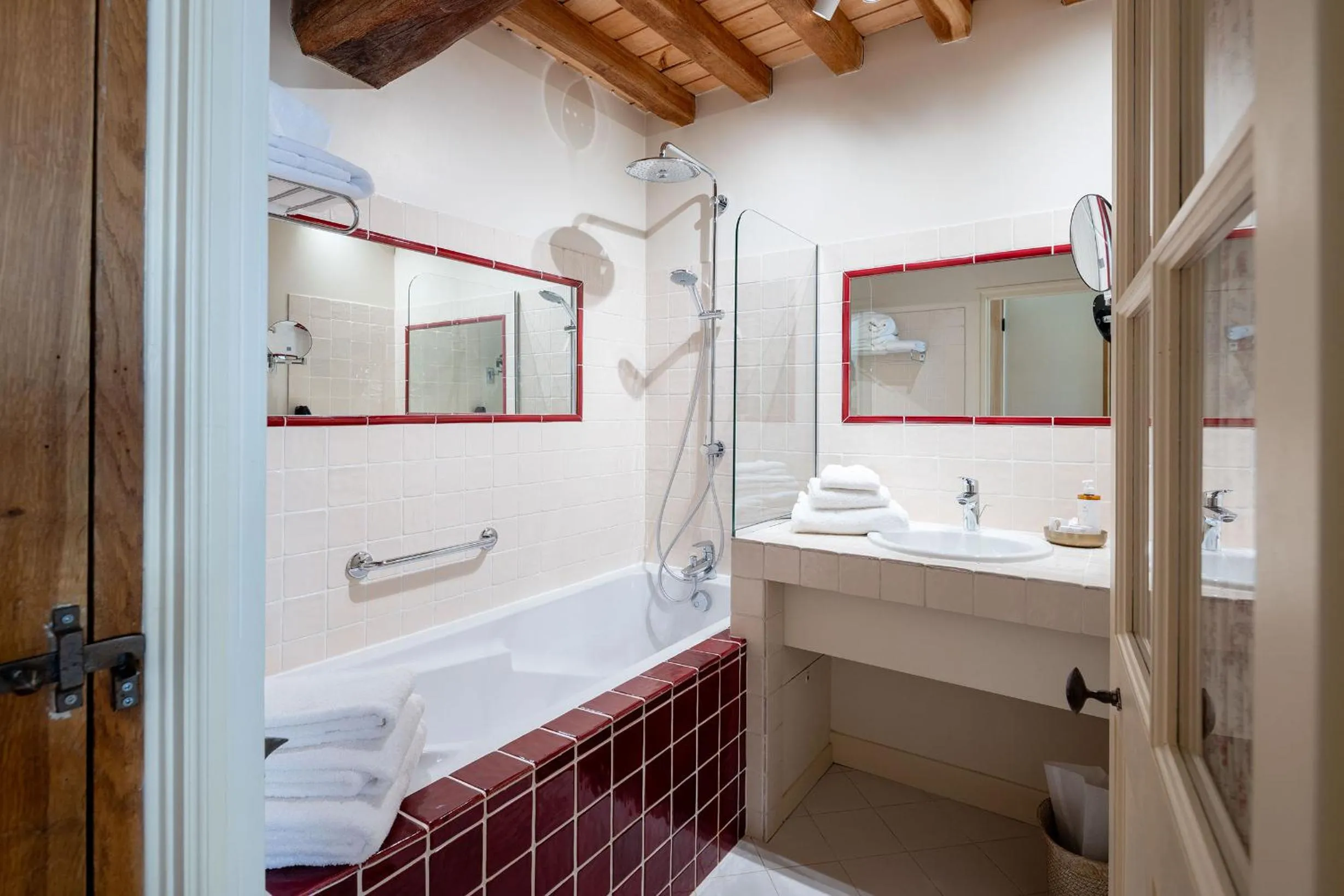 Bathroom in Le Champ des Oiseaux Hôtel & Spa