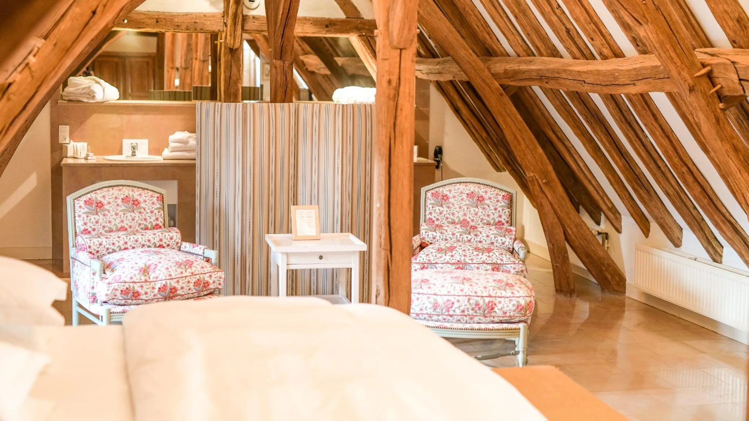 Bedroom in Le Champ des Oiseaux Hôtel & Spa