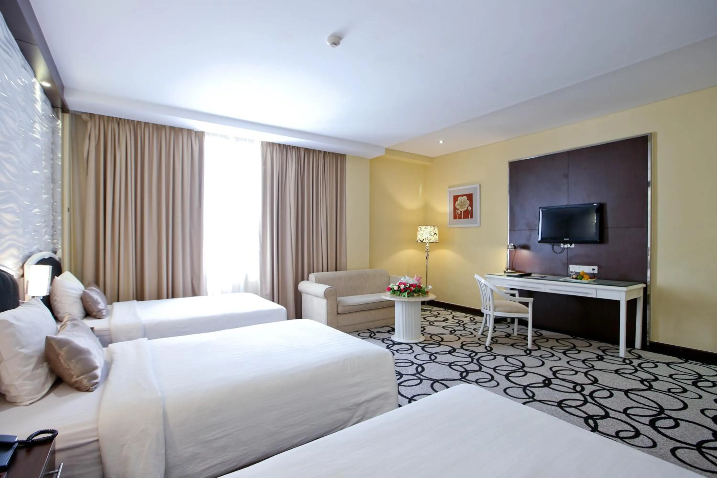 Bed in Hotel New Saphir Yogyakarta