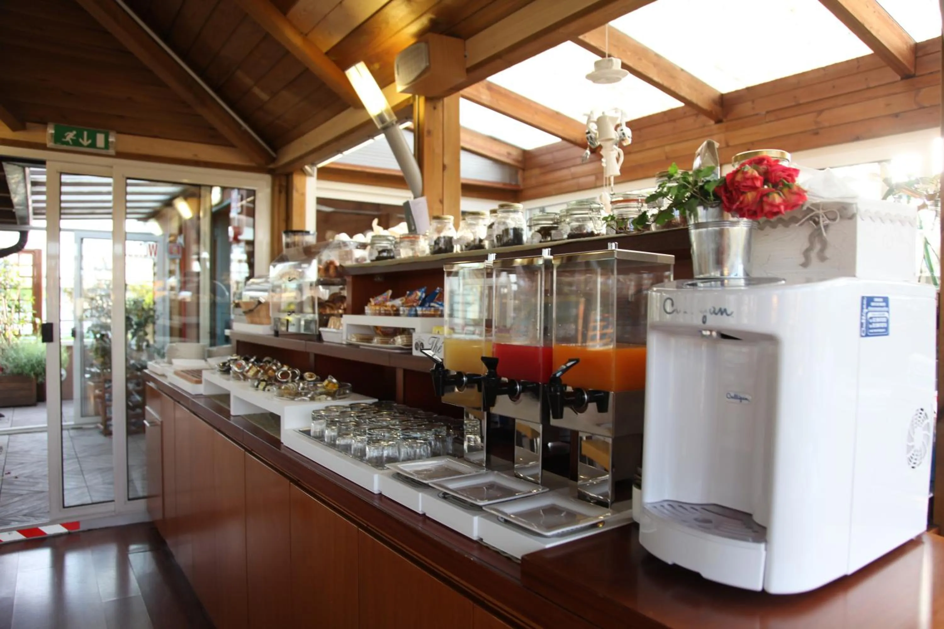 Buffet breakfast in Hotel Metrò