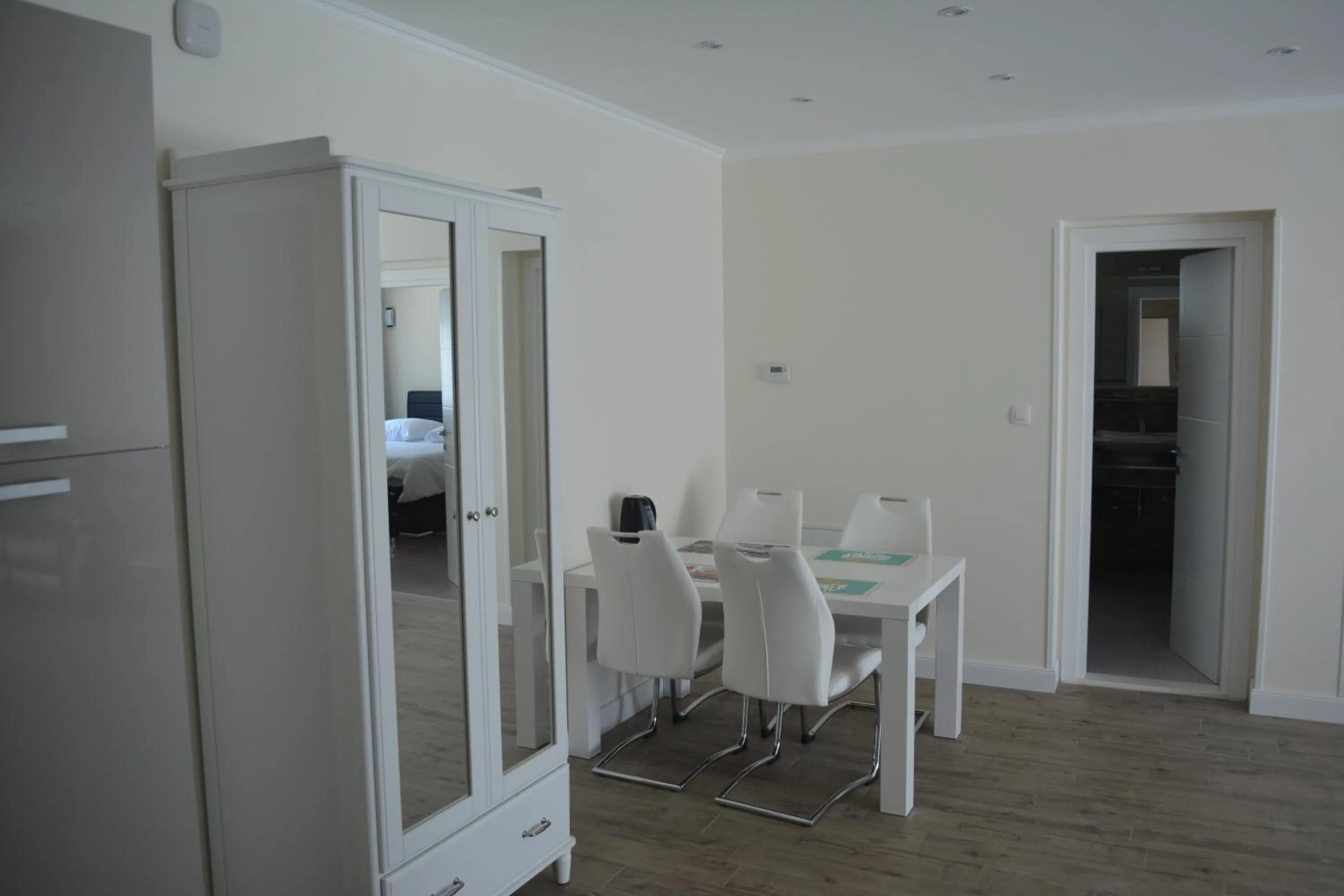 Dining area in StaySplitBay