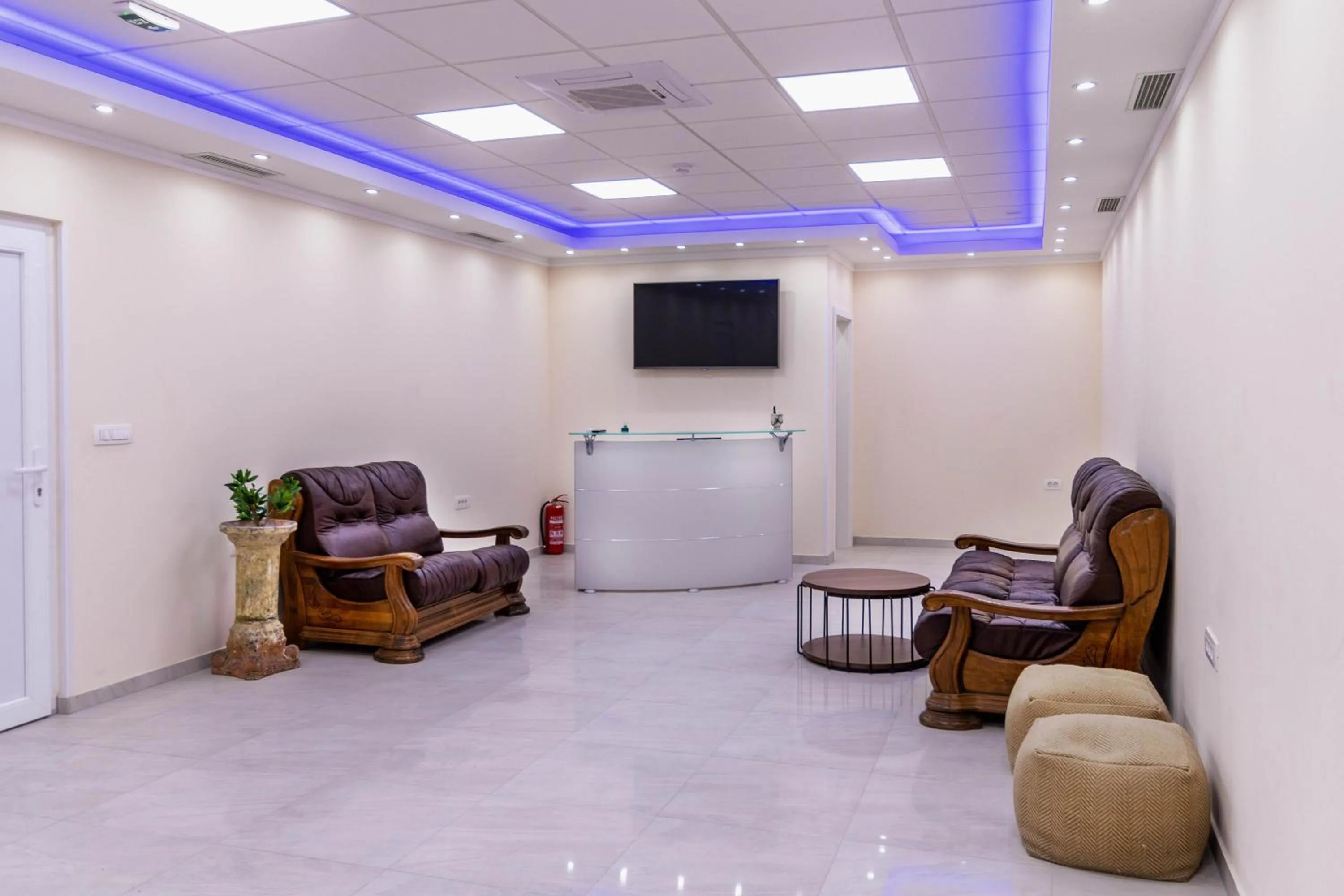 Communal lounge/ TV room in StaySplitBay