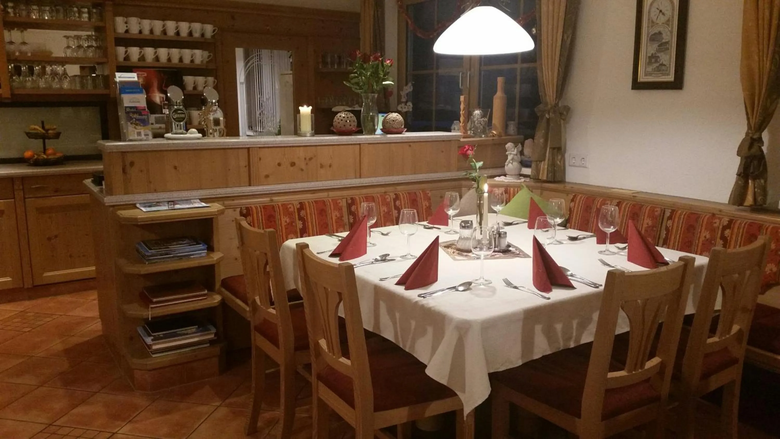 Restaurant/places to eat in Familien & Wander-Pension Purkhardt