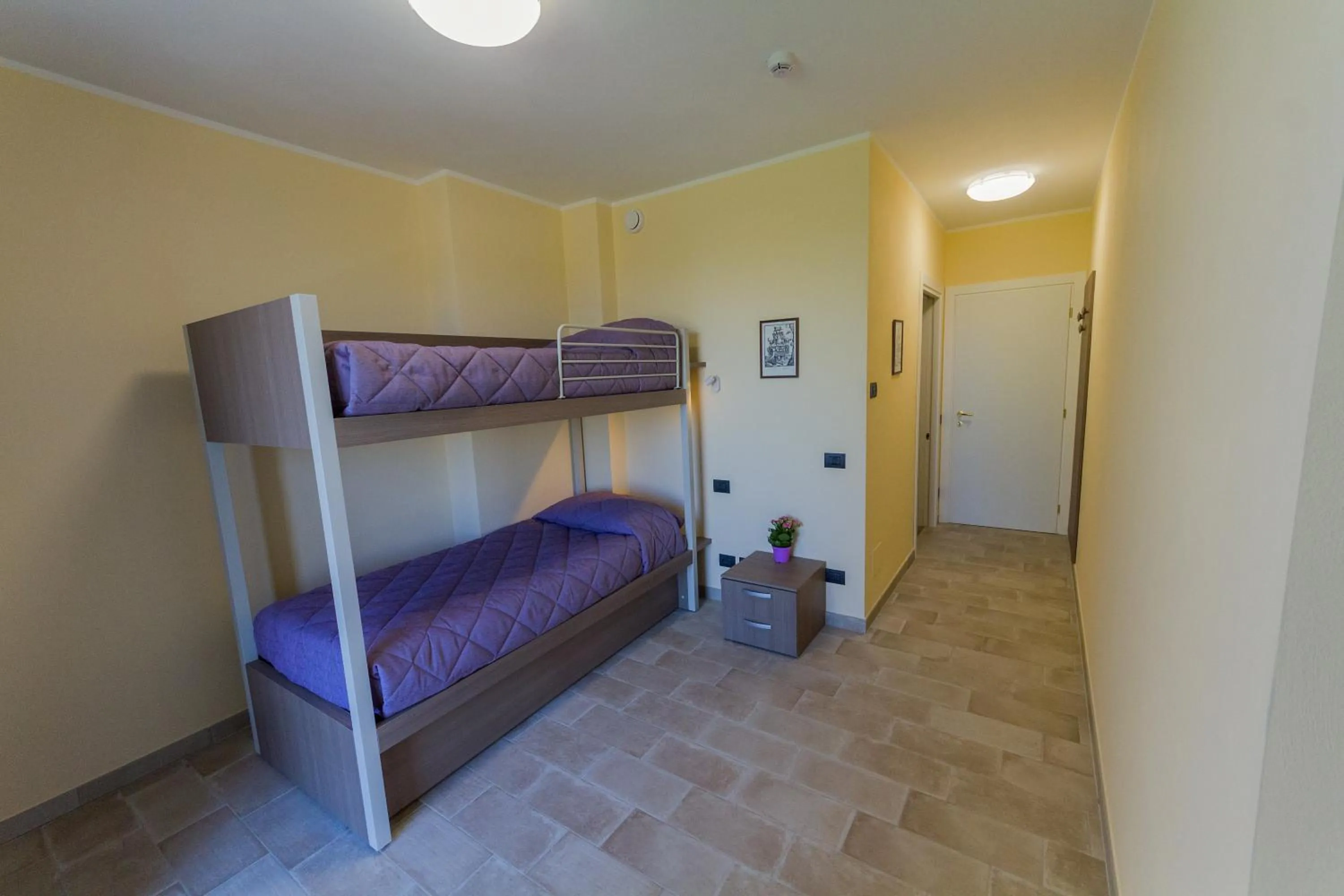 Twin Room with Private Bathroom - single occupancy in Agriostello delle Langhe
