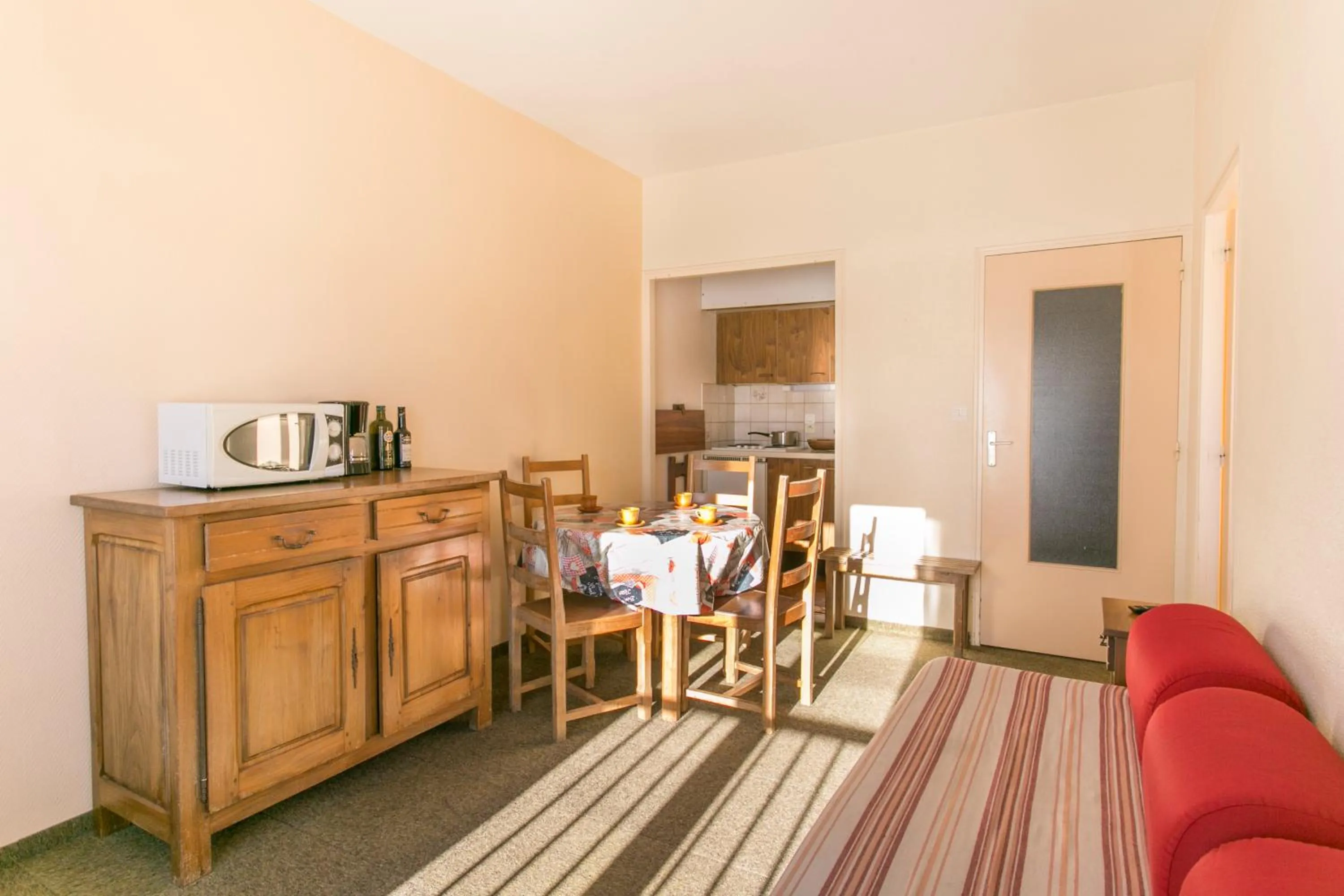 Living room in Résidence Les Clarines ( by Popinns )