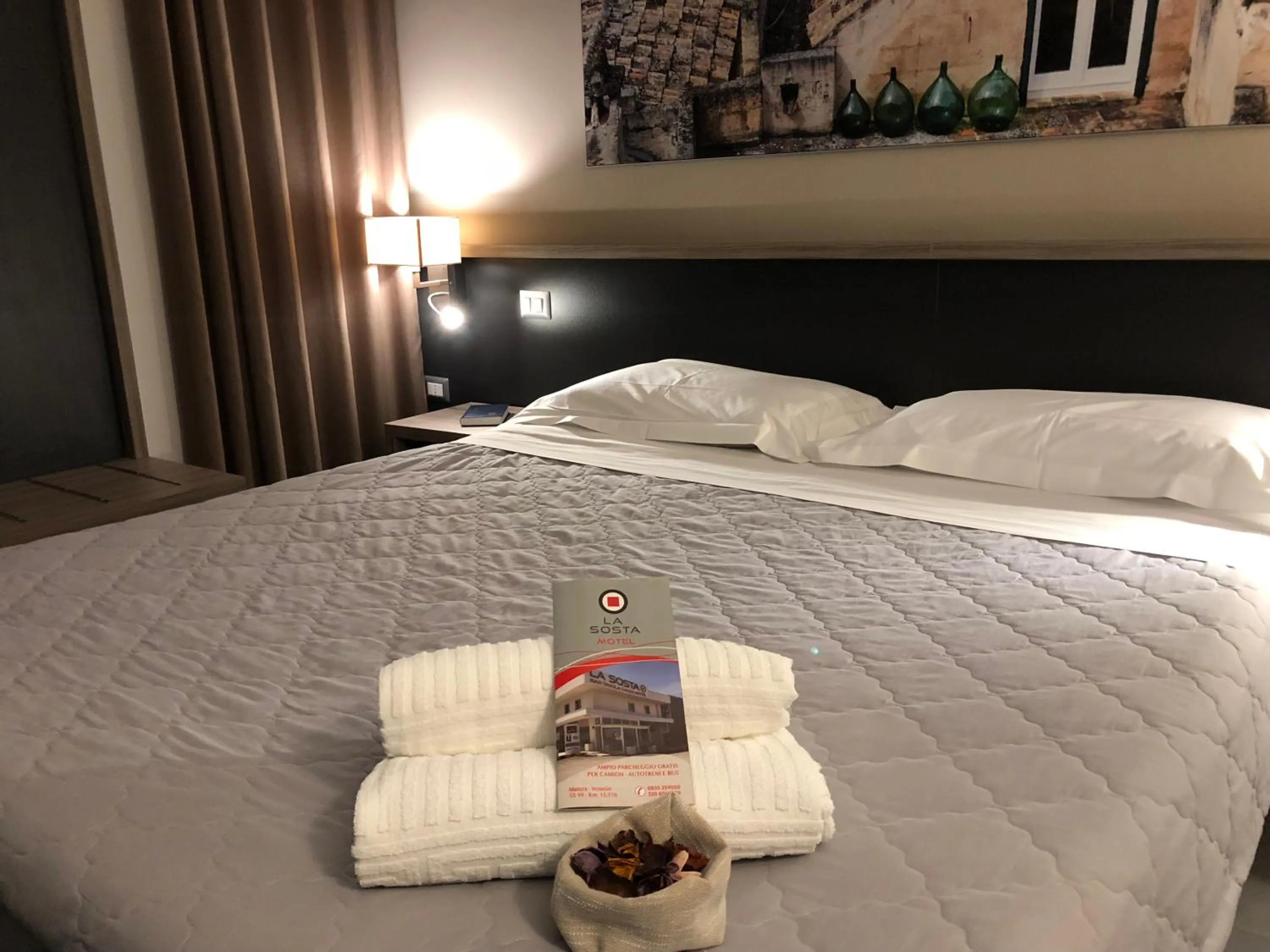 Photo of the whole room, Bed in La Sosta Motel Tavola Calda