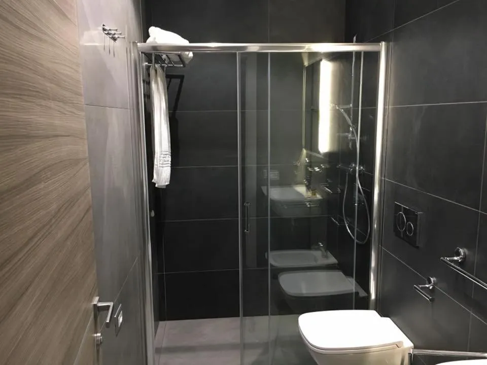 Shower in La Sosta Motel Tavola Calda