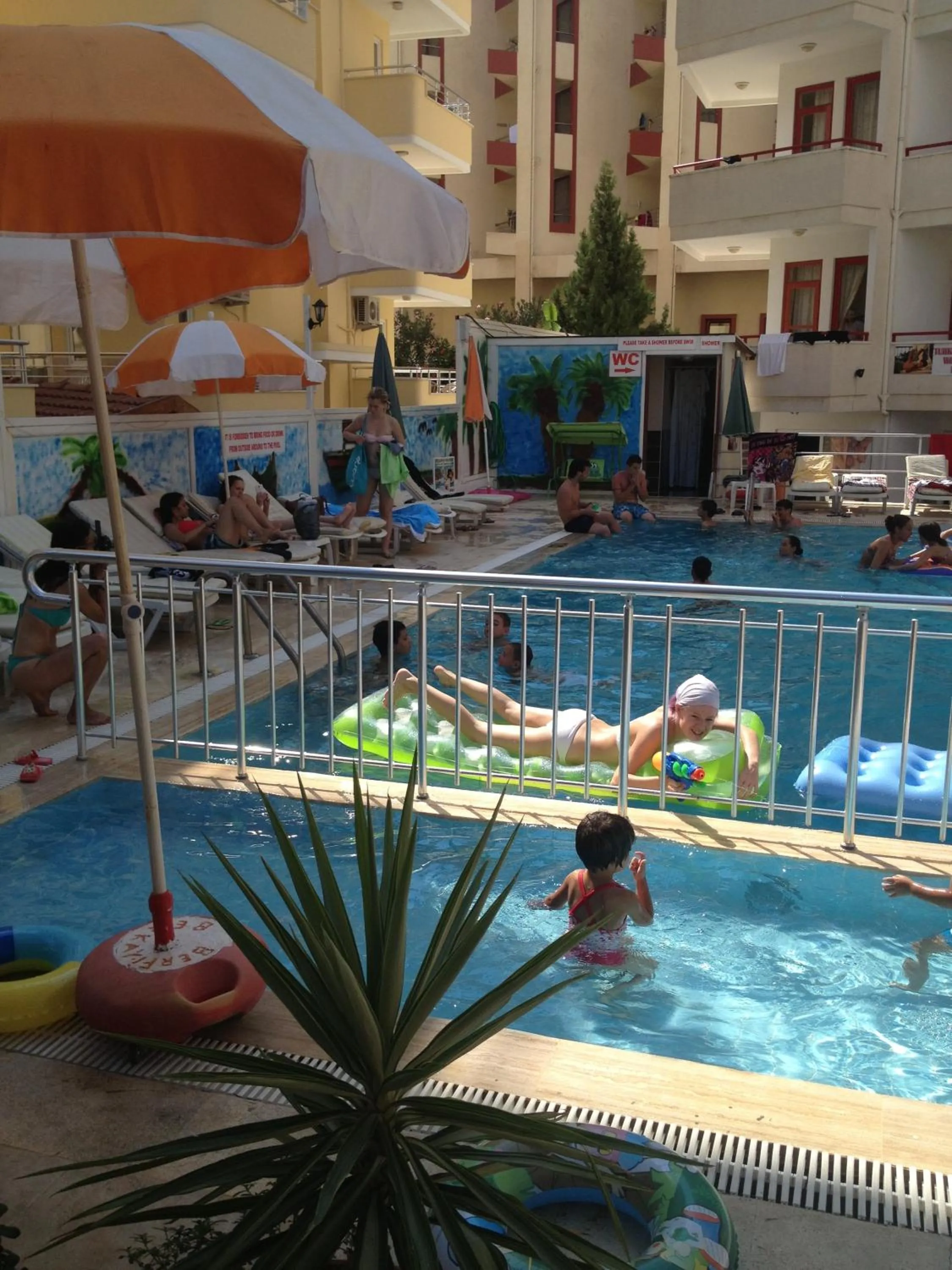 Swimming pool in Semiz Apart Hotel