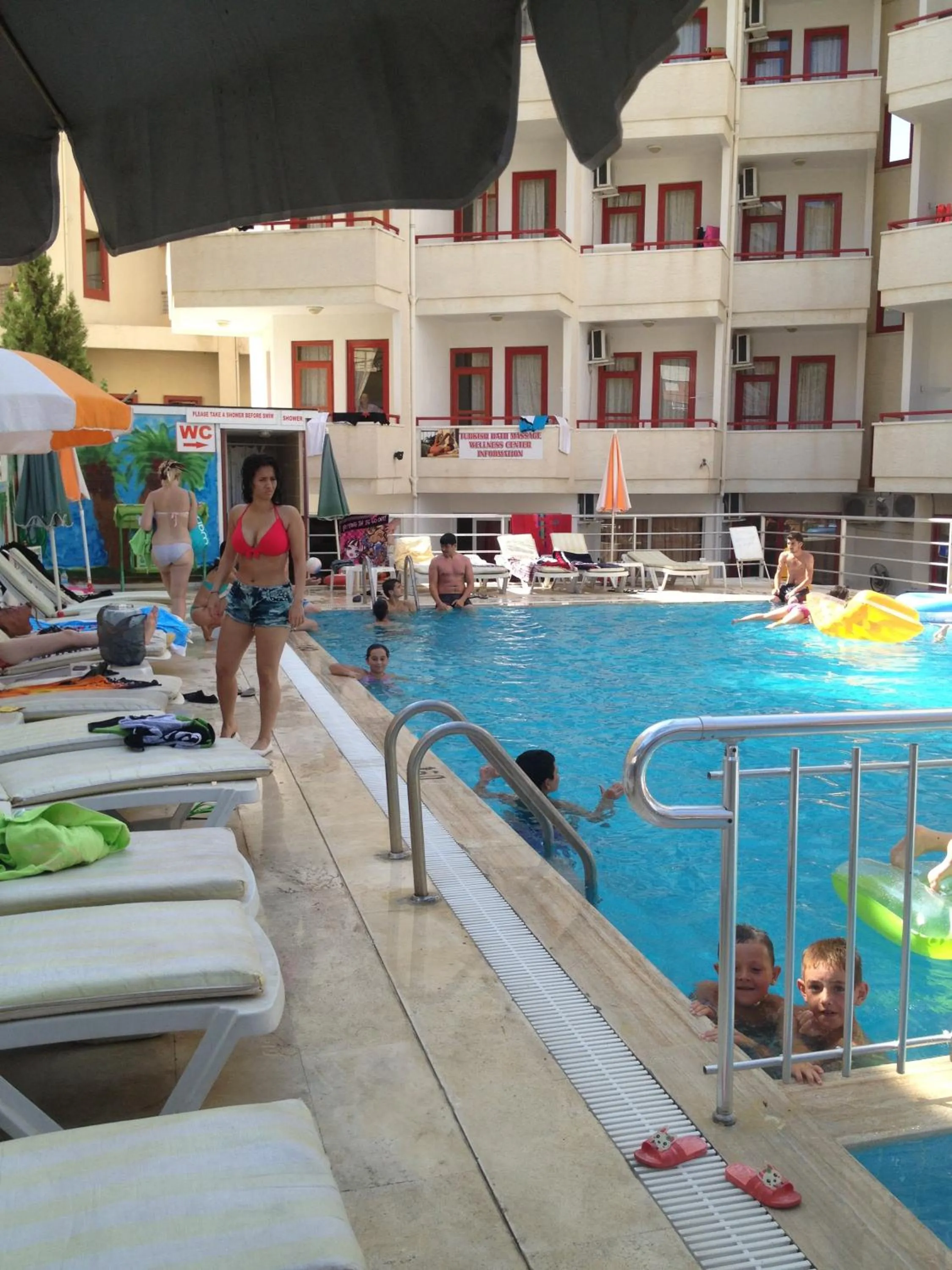 Swimming pool in Semiz Apart Hotel