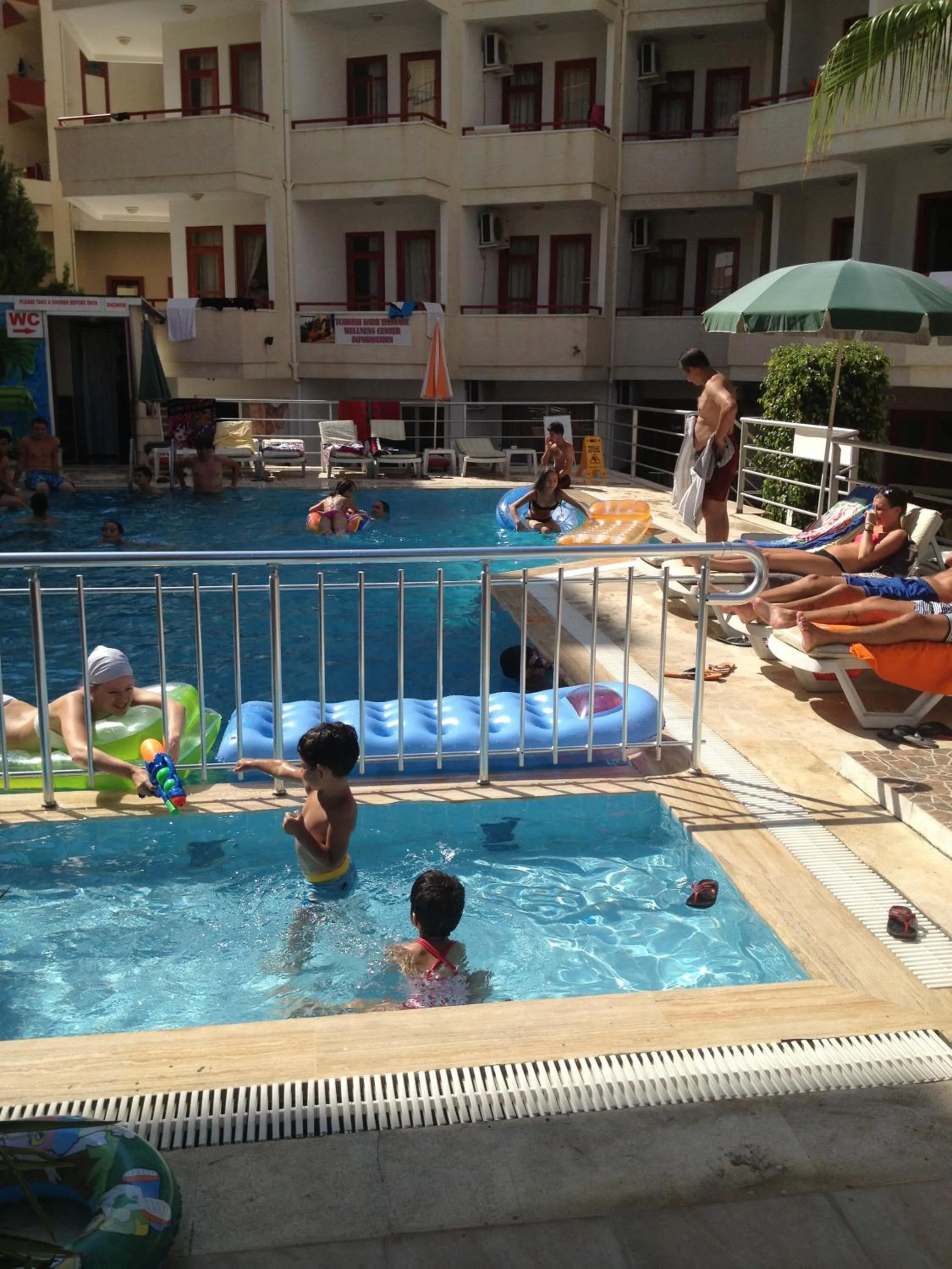 Swimming pool in Semiz Apart Hotel
