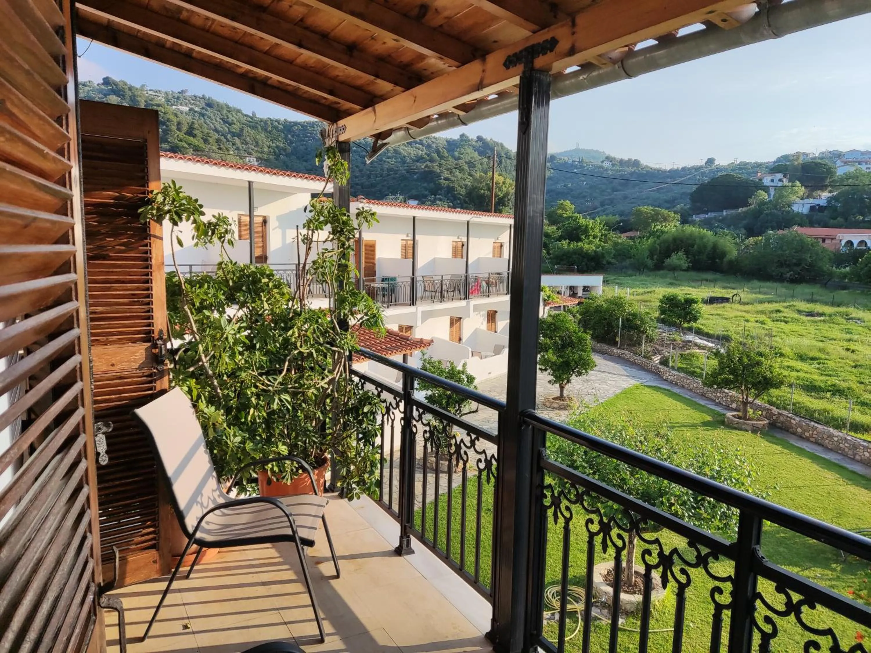 Garden in Vontzos Hotel