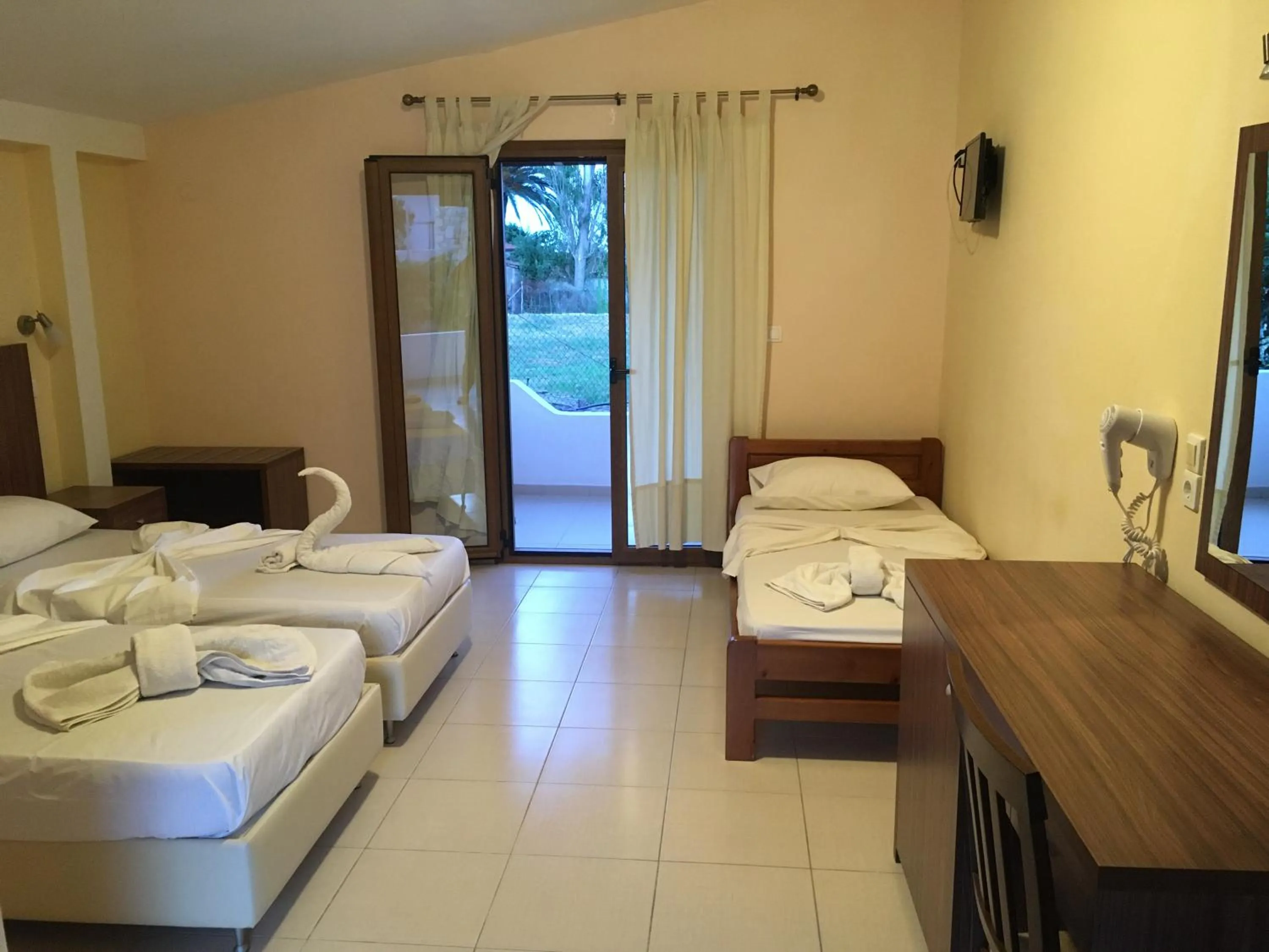 Bedroom, Bed in Vontzos Hotel