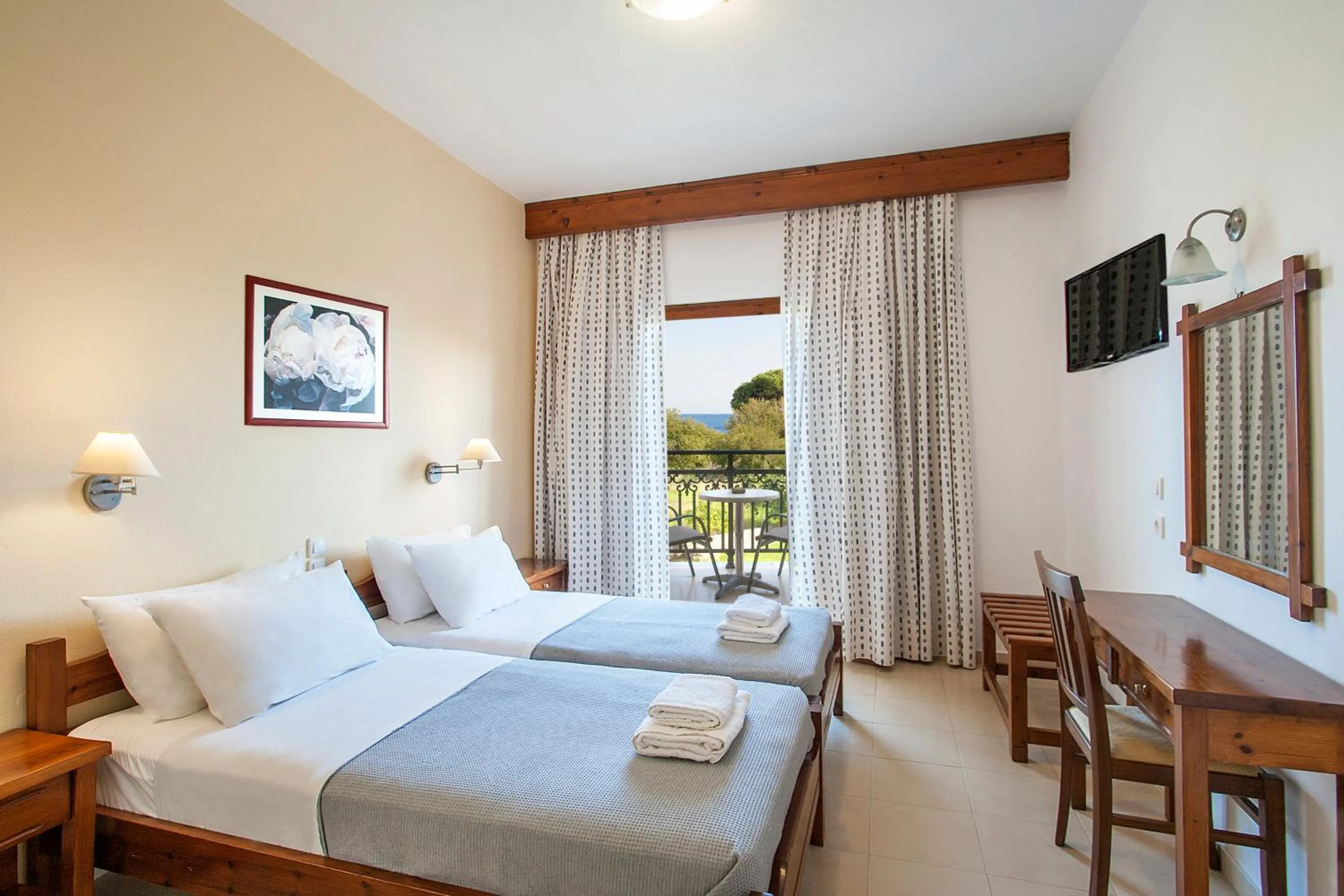 Bedroom, Bed in Vontzos Hotel