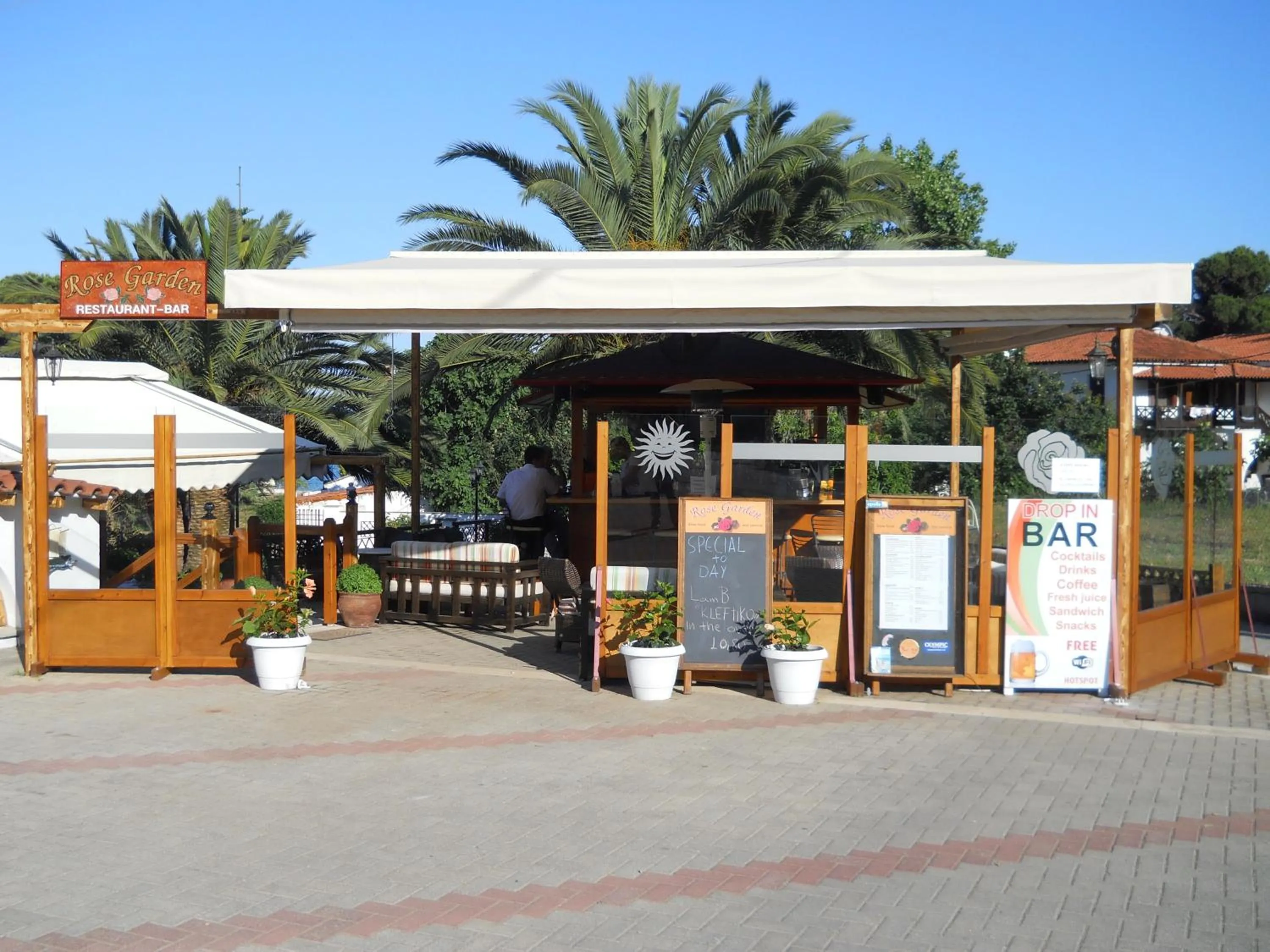 Restaurant/places to eat in Vontzos Hotel