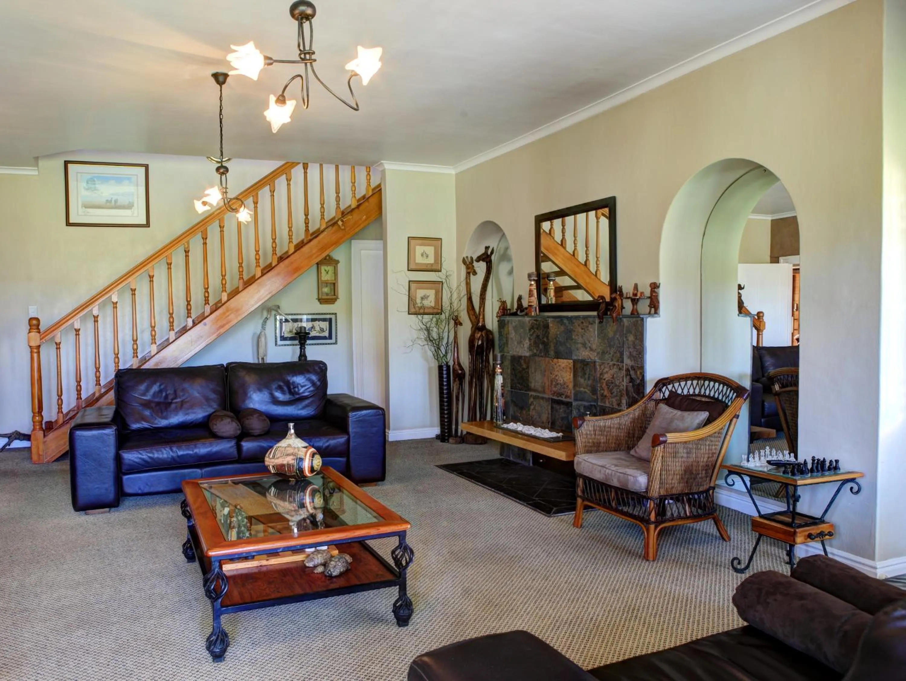 Communal lounge/ TV room in Waterfront Lodge