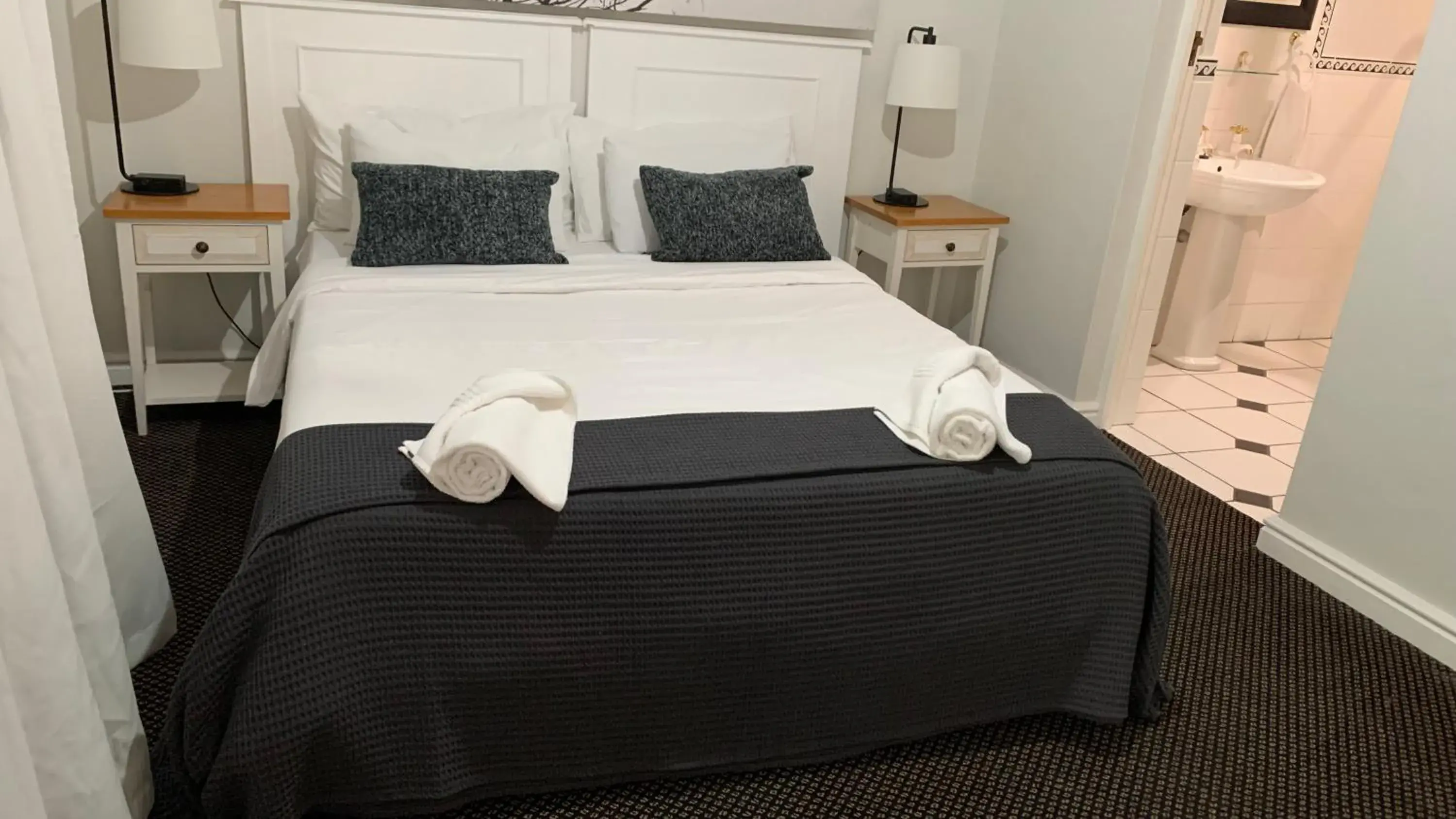 Economy Cottage in Waterfront Lodge Economy Cottage in Waterfront Lodge