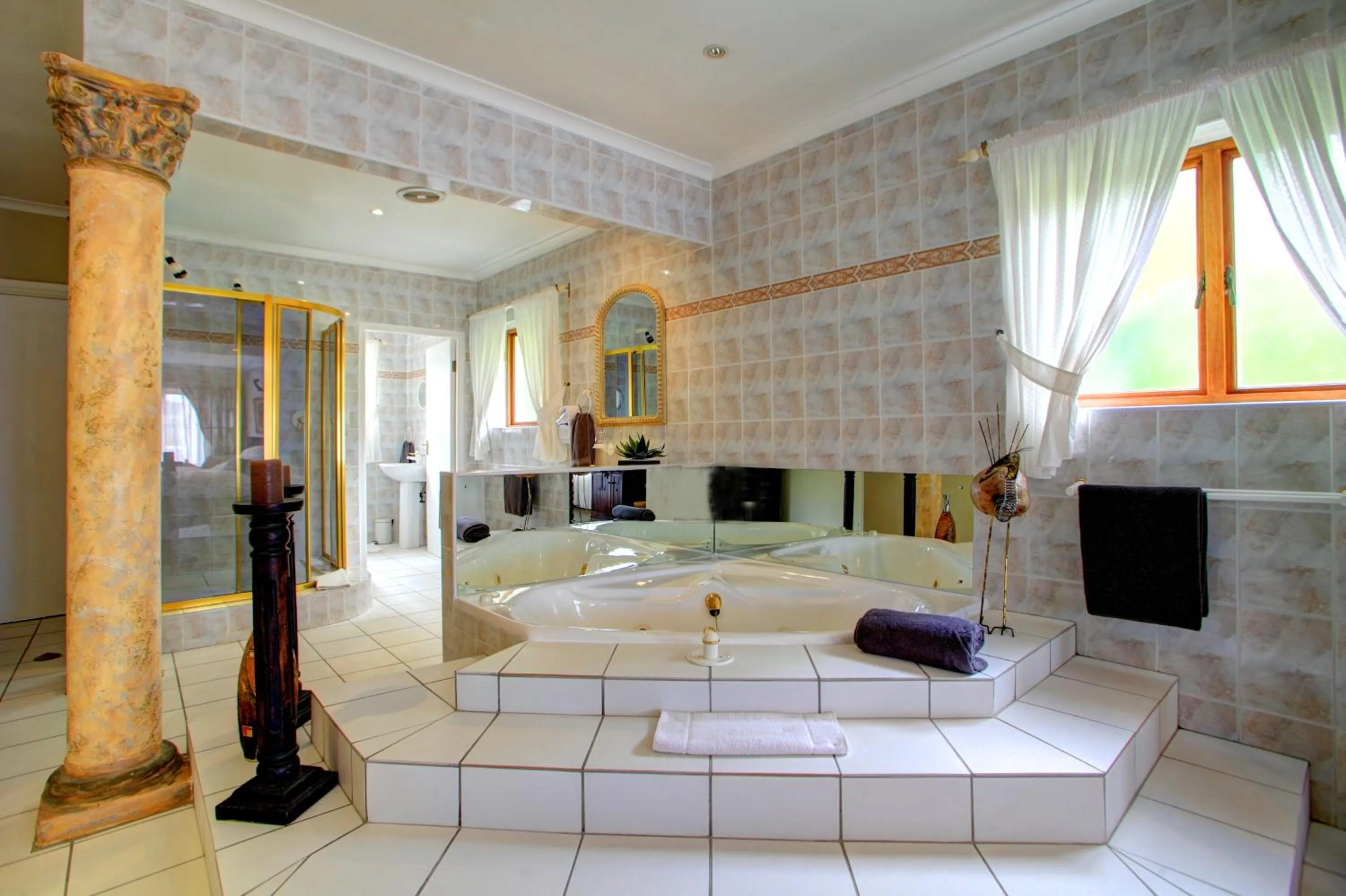 Bathroom, Bed in Waterfront Lodge