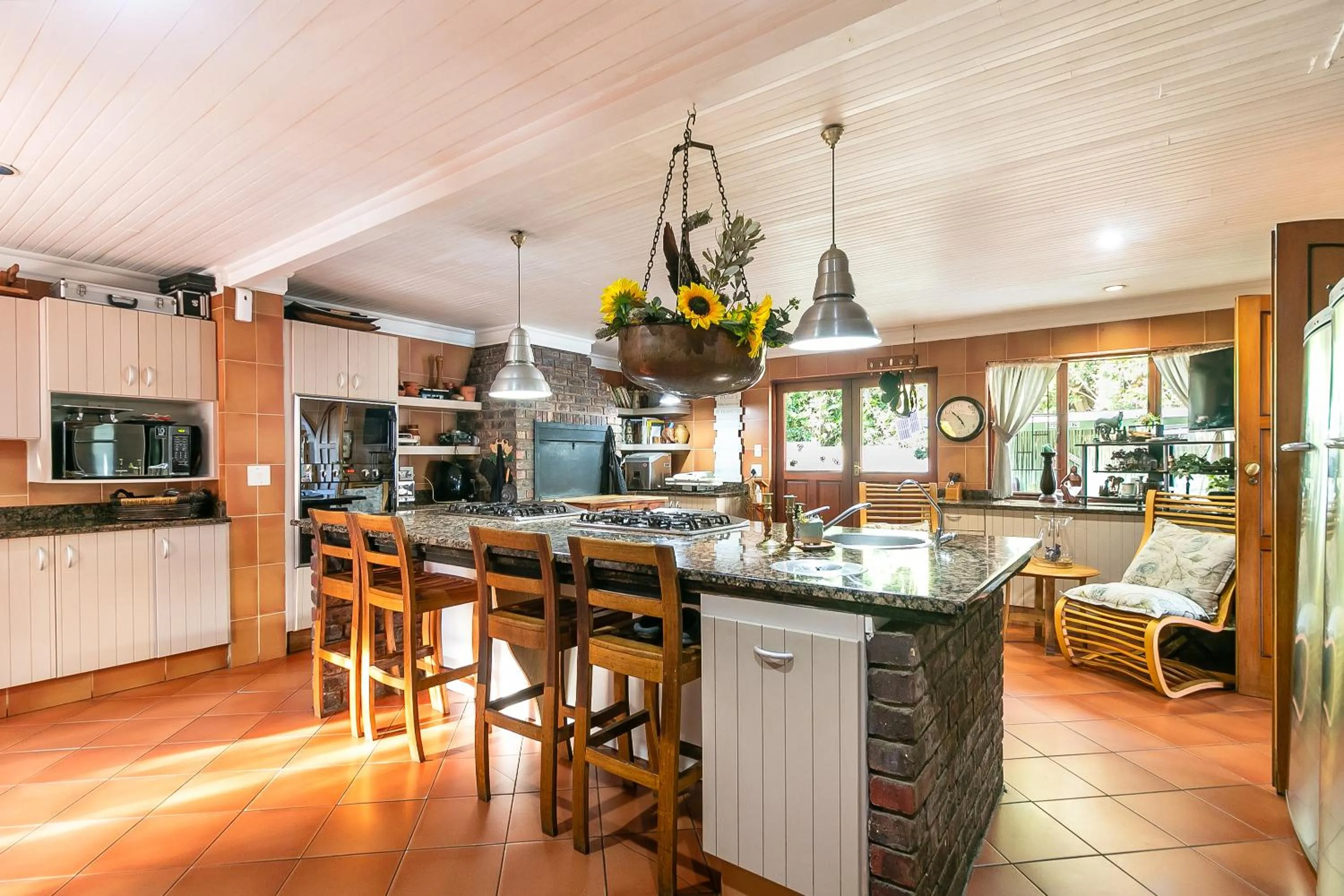 Kitchen or kitchenette in Waterfront Lodge