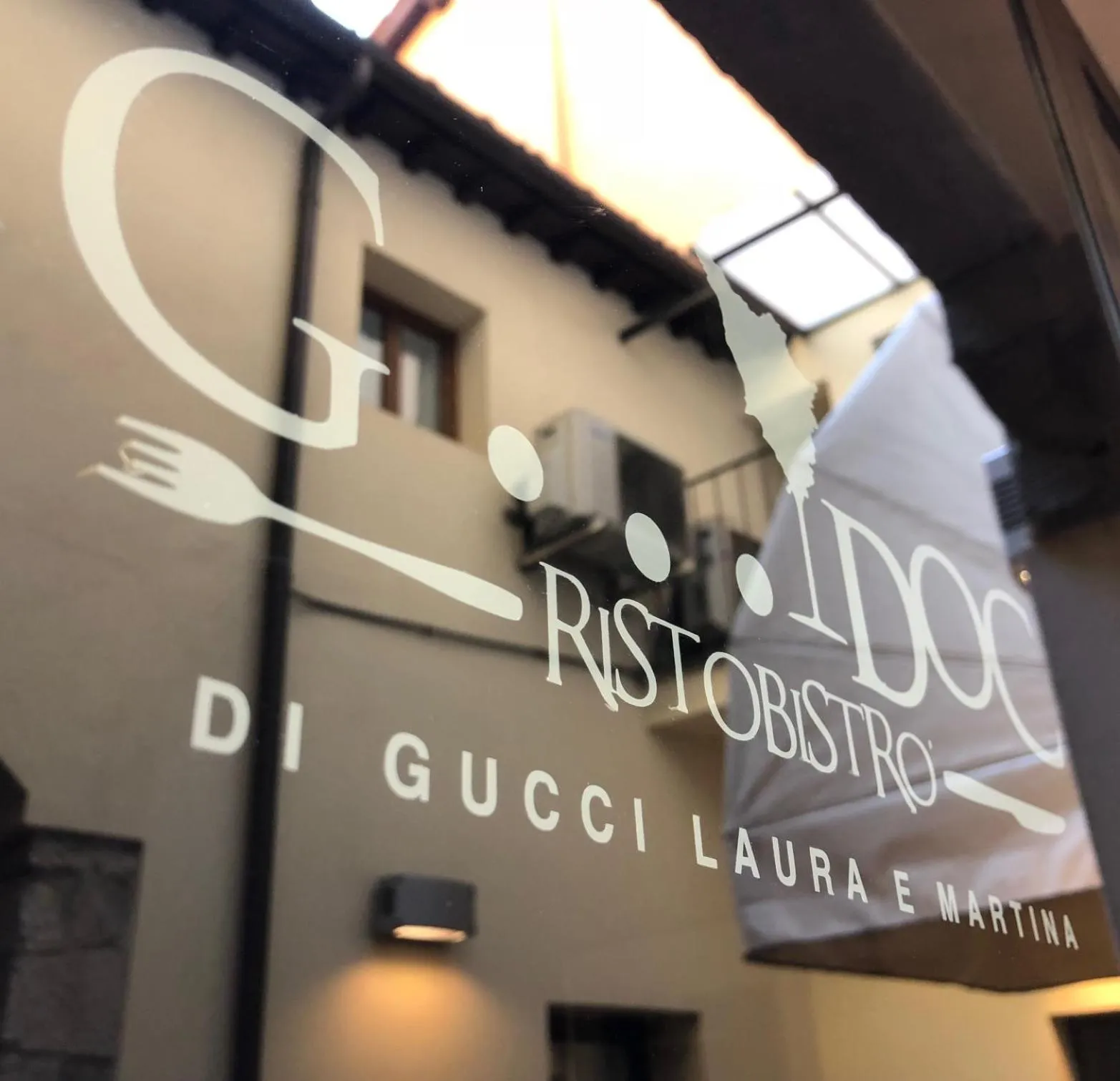 Restaurant/places to eat in Accademia Residence