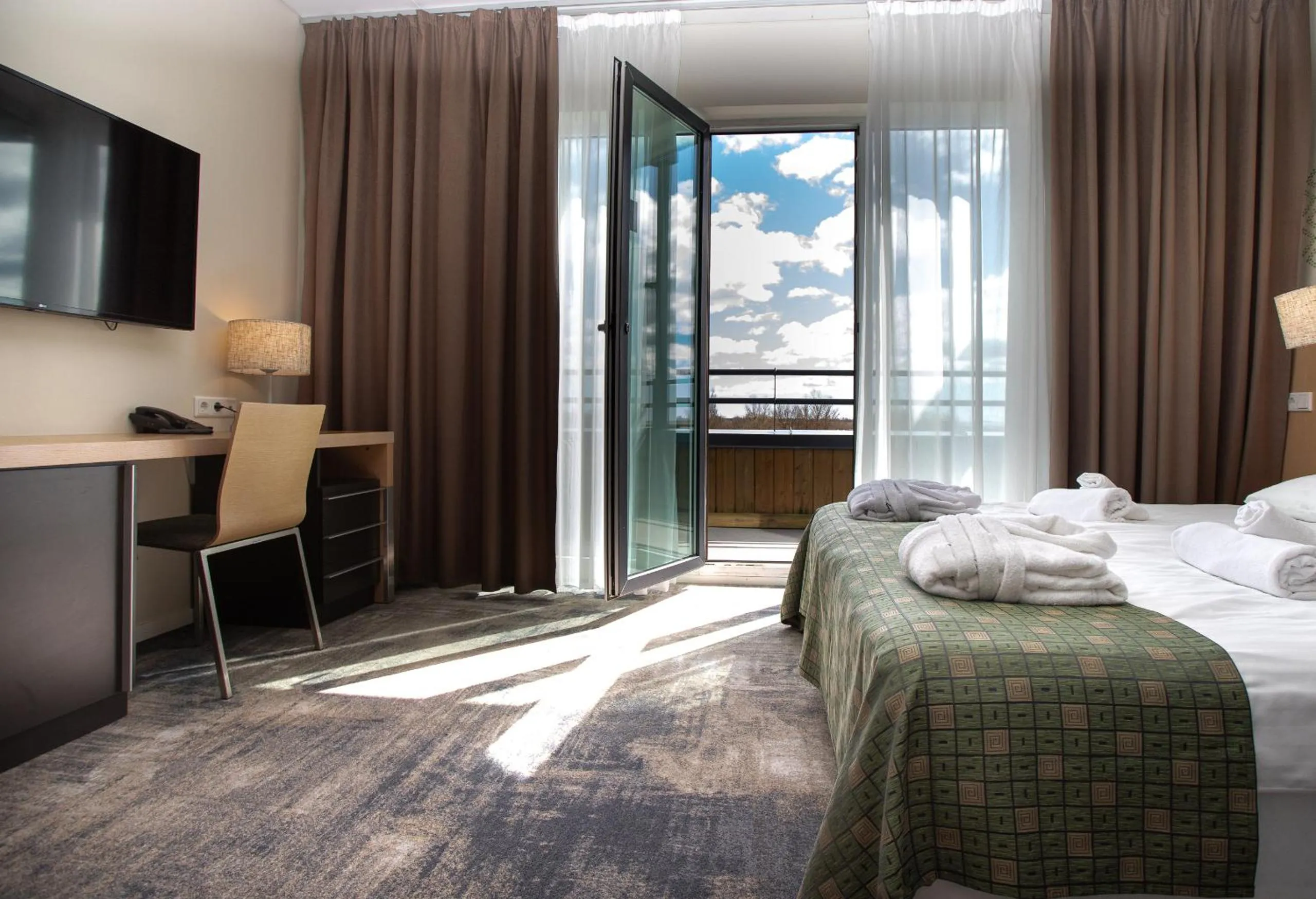 Bed in Meri Seaside Hotel & SPA