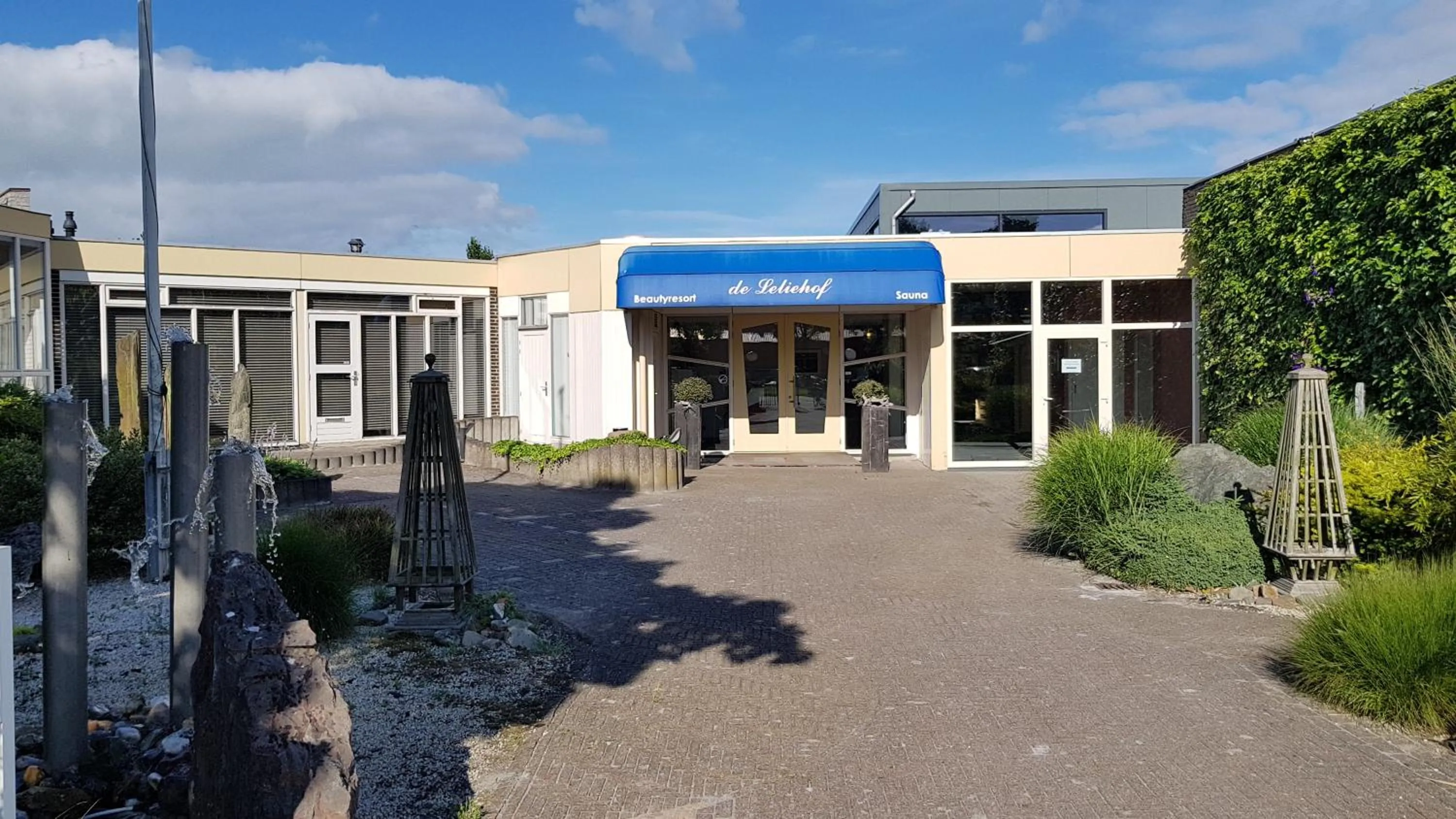 Property building in Lodgehotel de Lelie