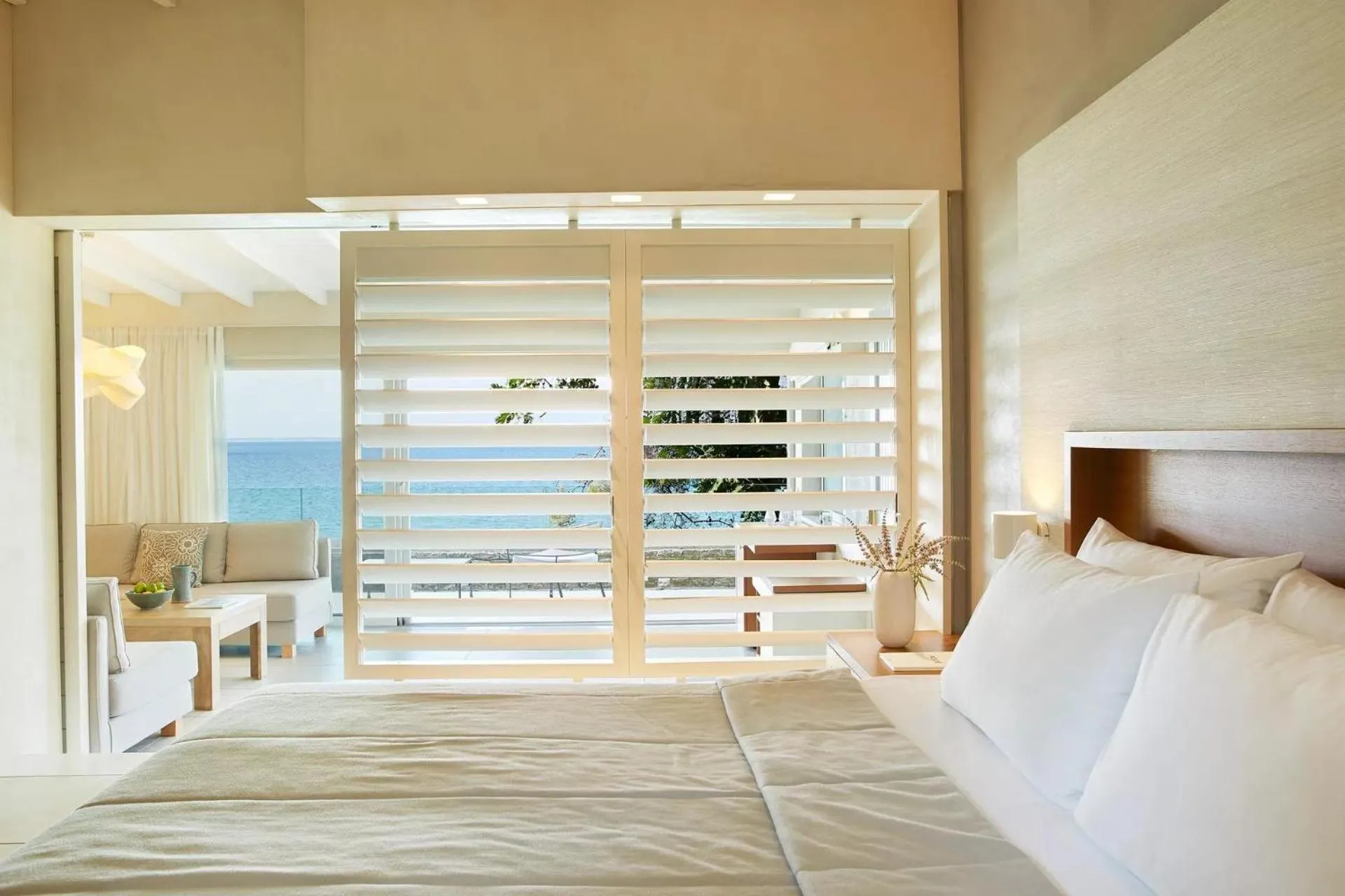 Photo of the whole room, Bed in Makryammos