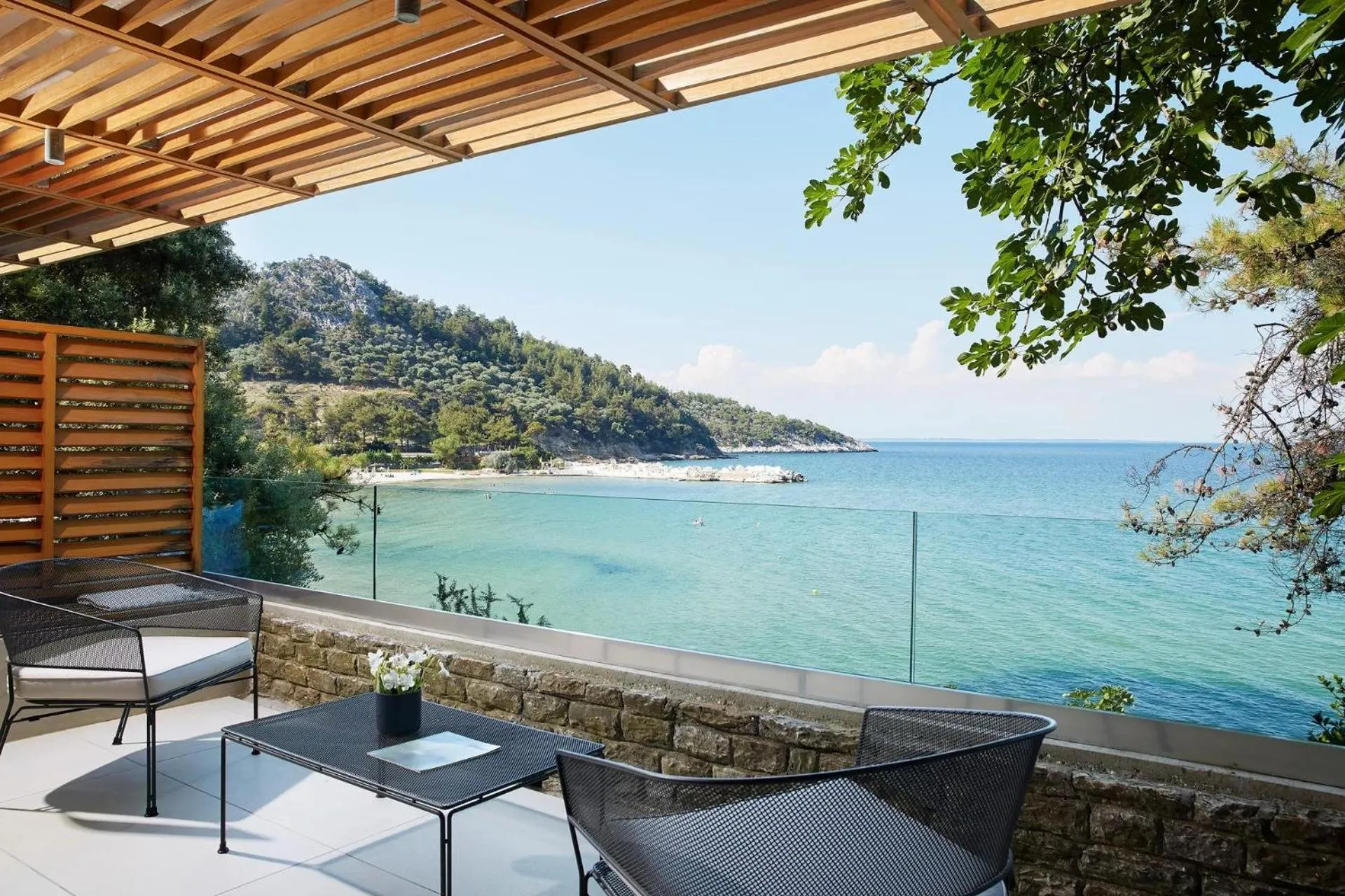 Photo of the whole room in Makryammos