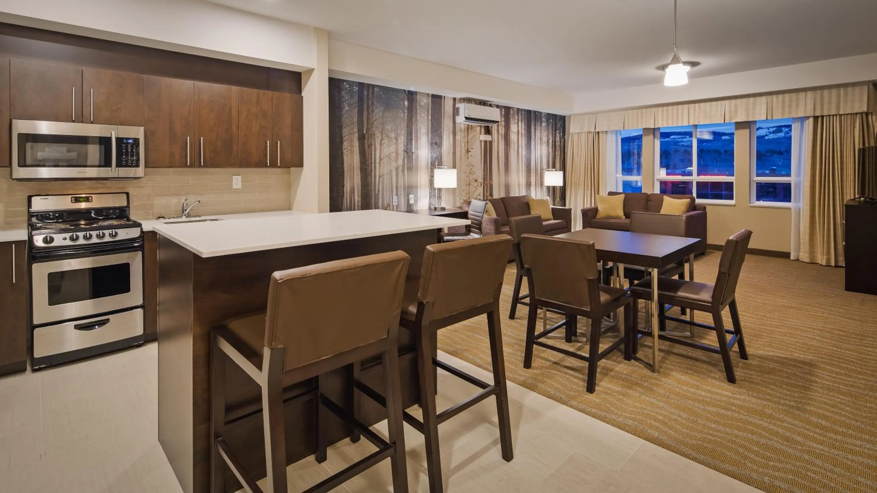 Living room in Best Western Plus Merritt Hotel