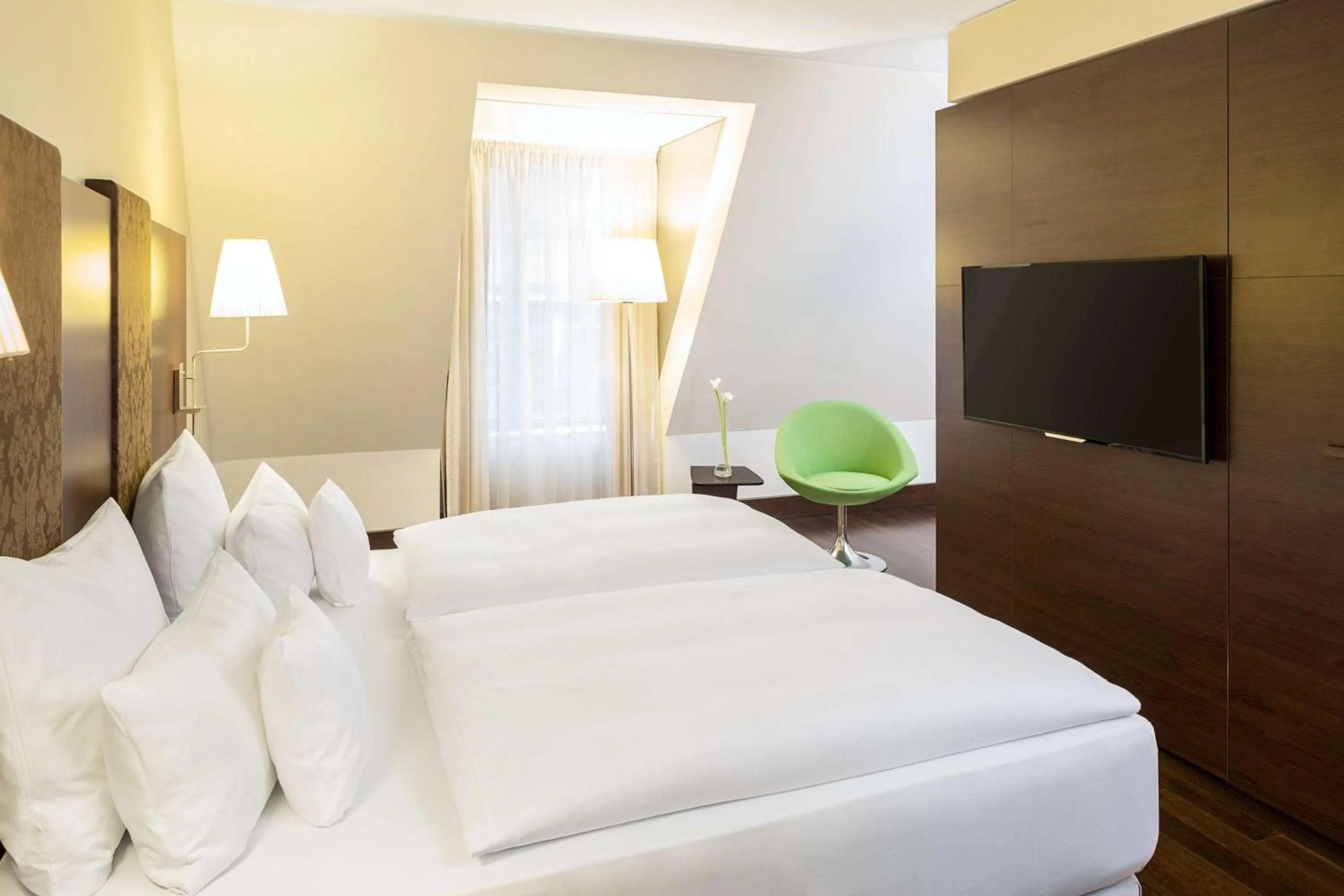 Bedroom, Bed in NH Collection Dresden Altmarkt