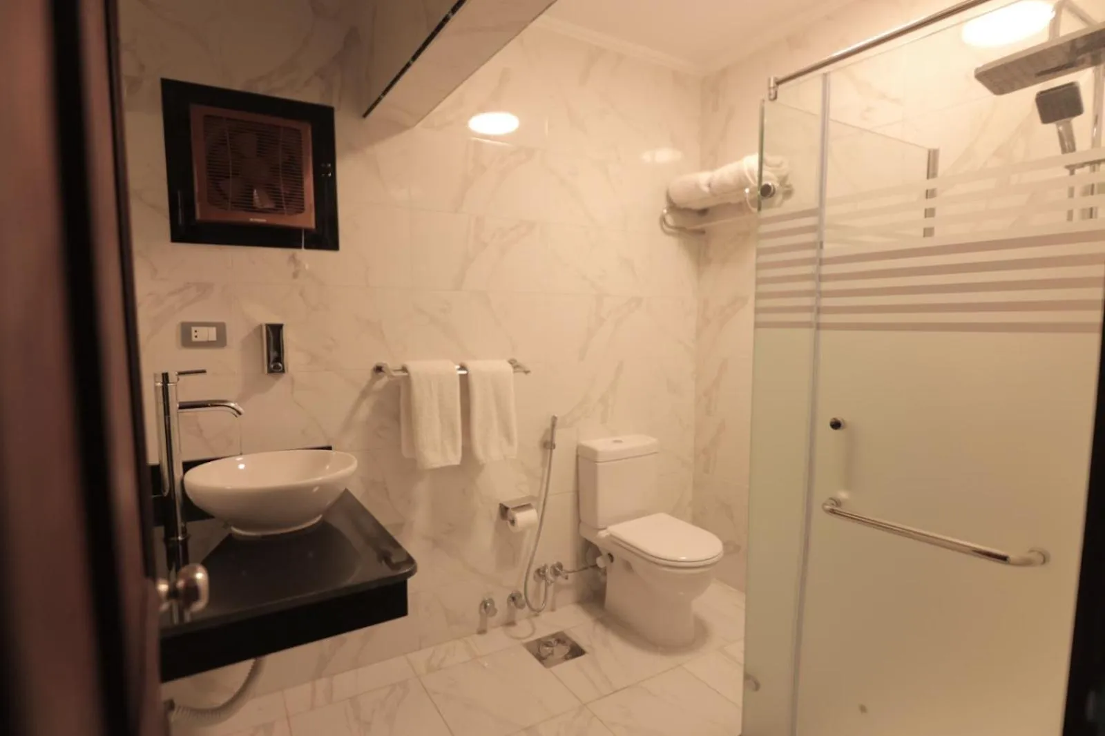 Toilet in Aura Inn Hotel Cairo