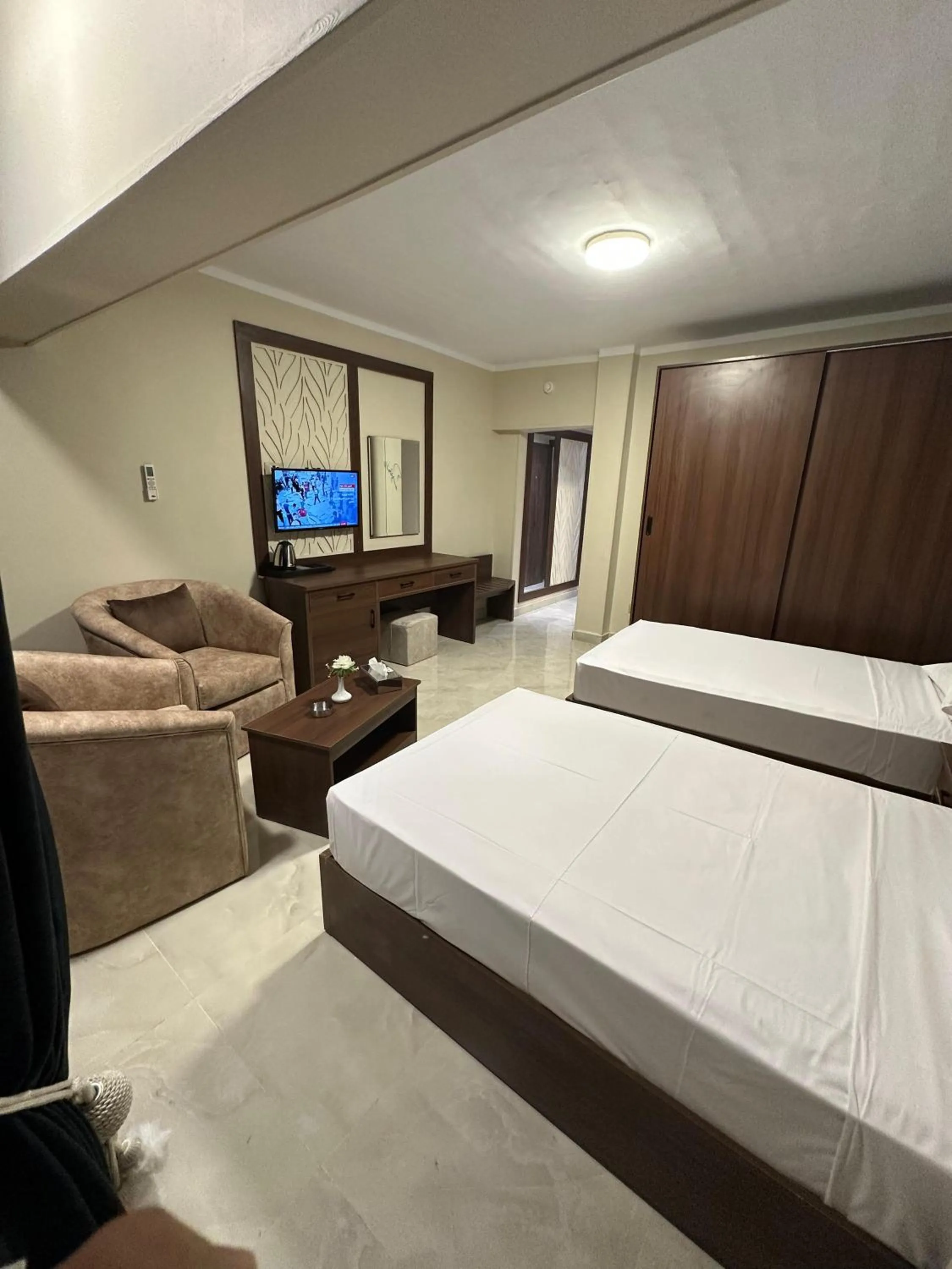 TV and multimedia, Bed in Aura Inn Hotel Cairo