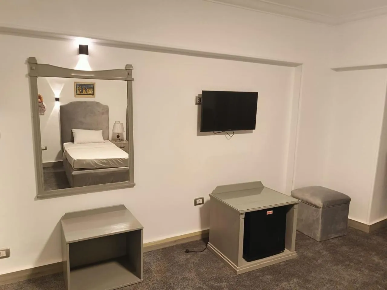 TV and multimedia in Aura Inn Hotel Cairo