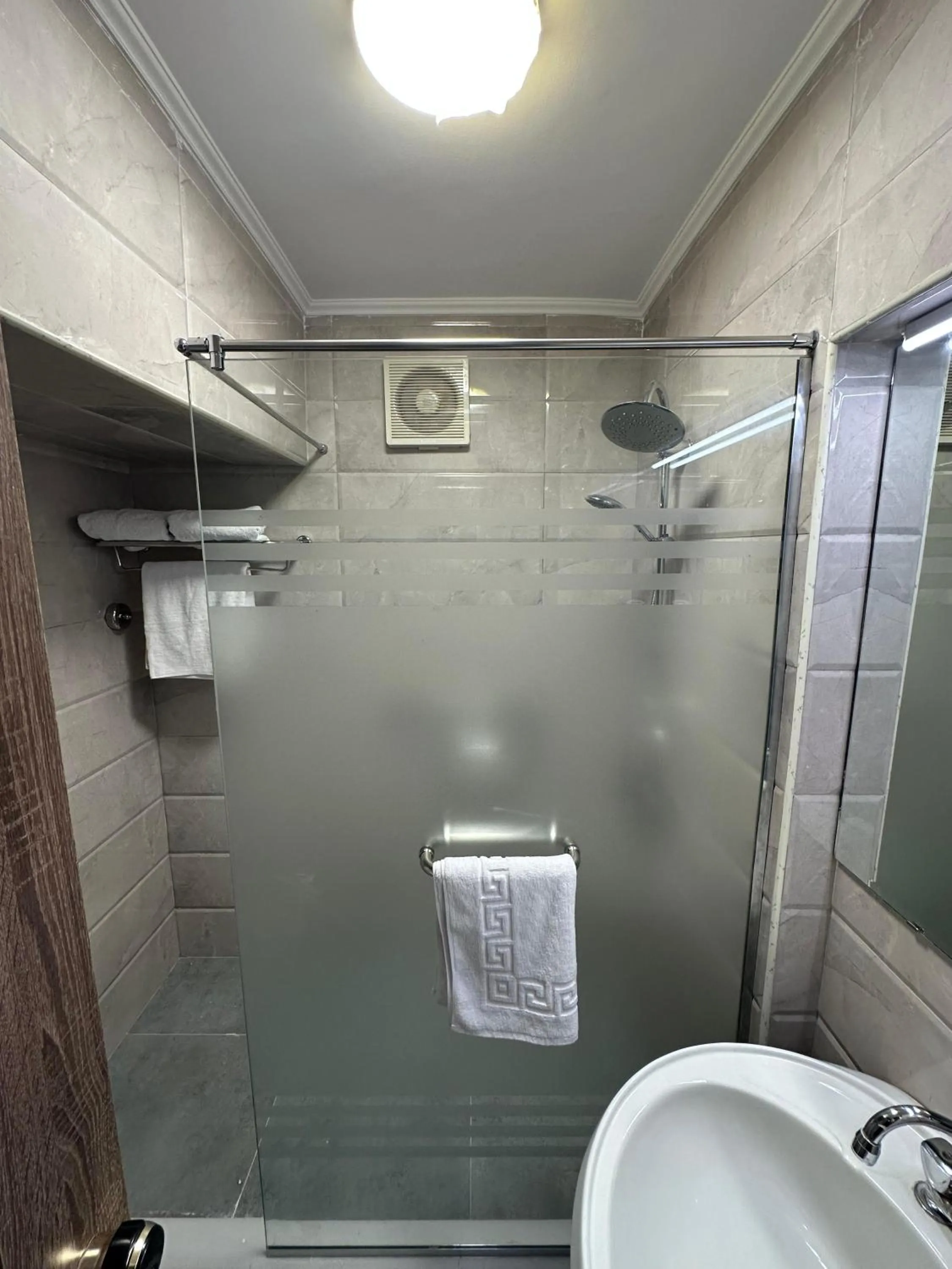 Toilet in Aura Inn Hotel Cairo