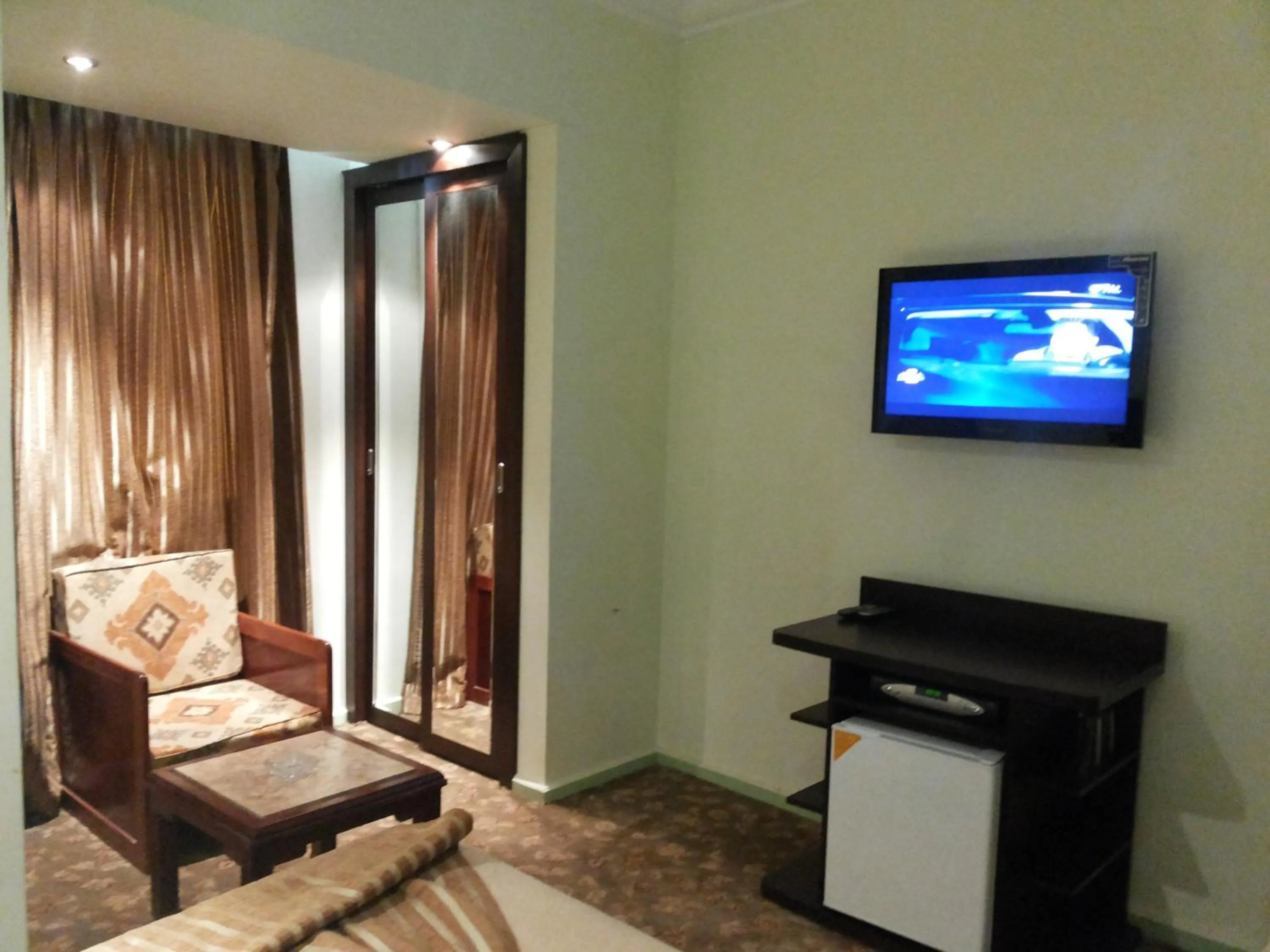 TV and multimedia in Aura Inn Hotel Cairo