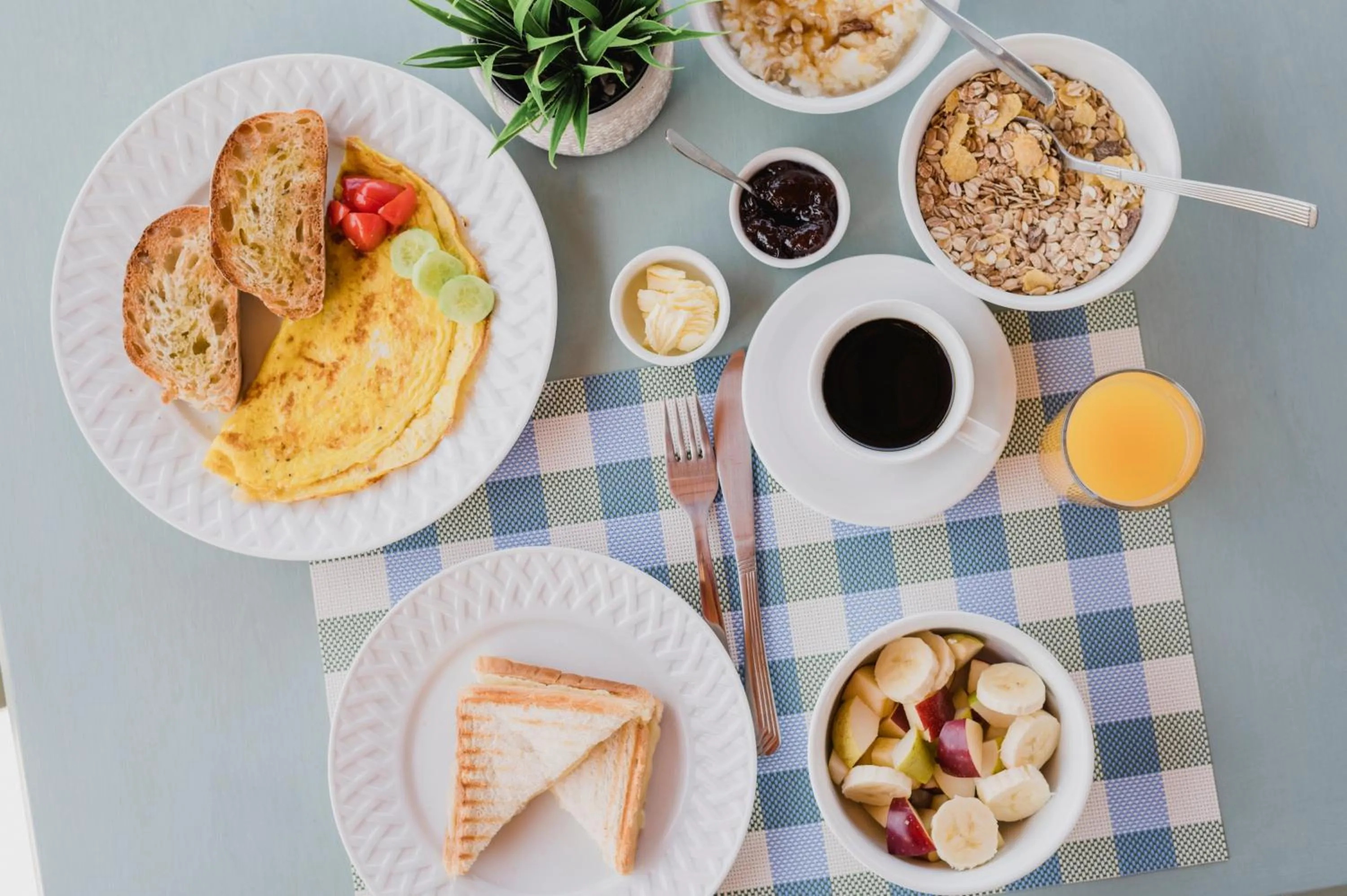 Food and drinks in Petros Studios & Suites