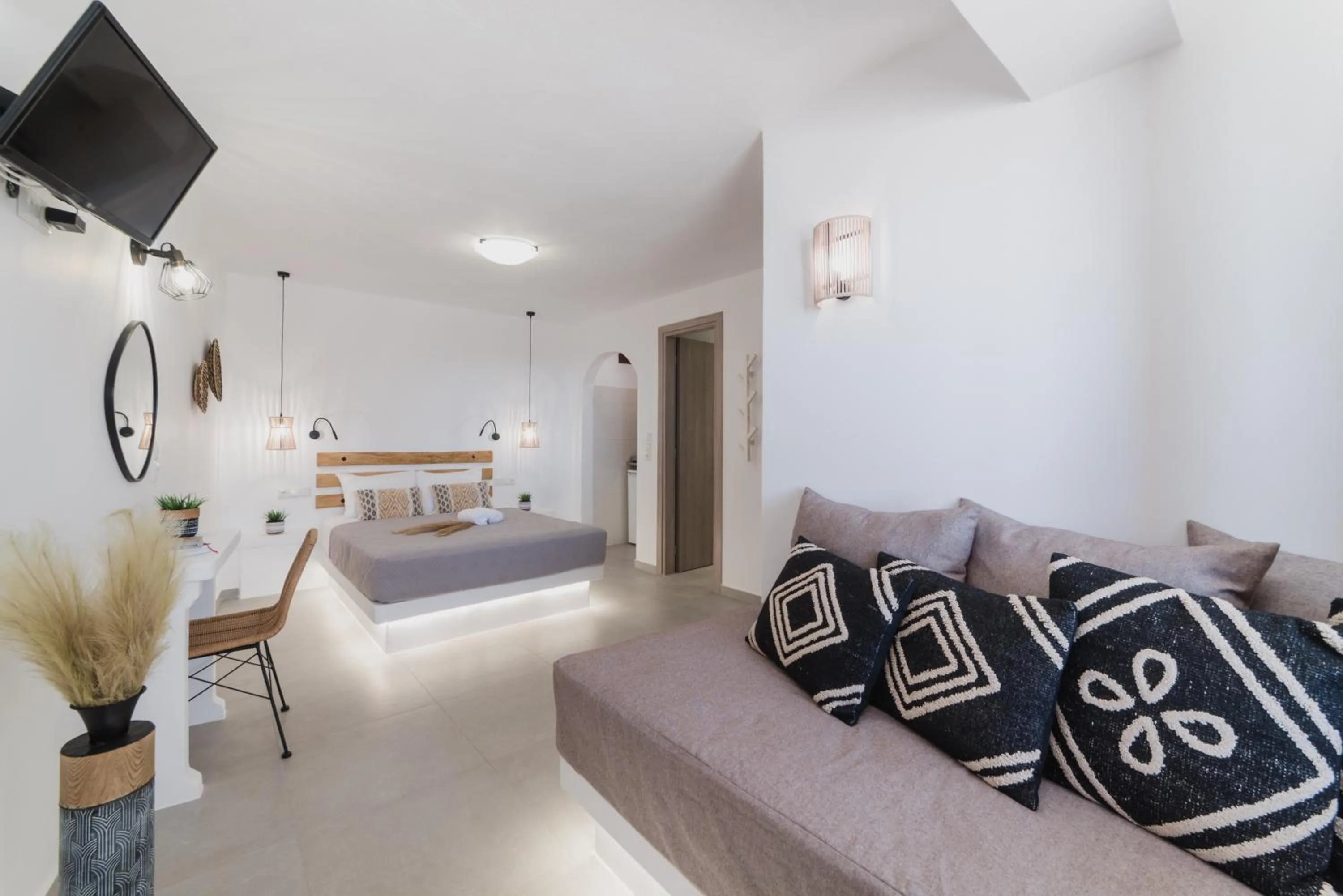 Bed in Petros Studios & Suites