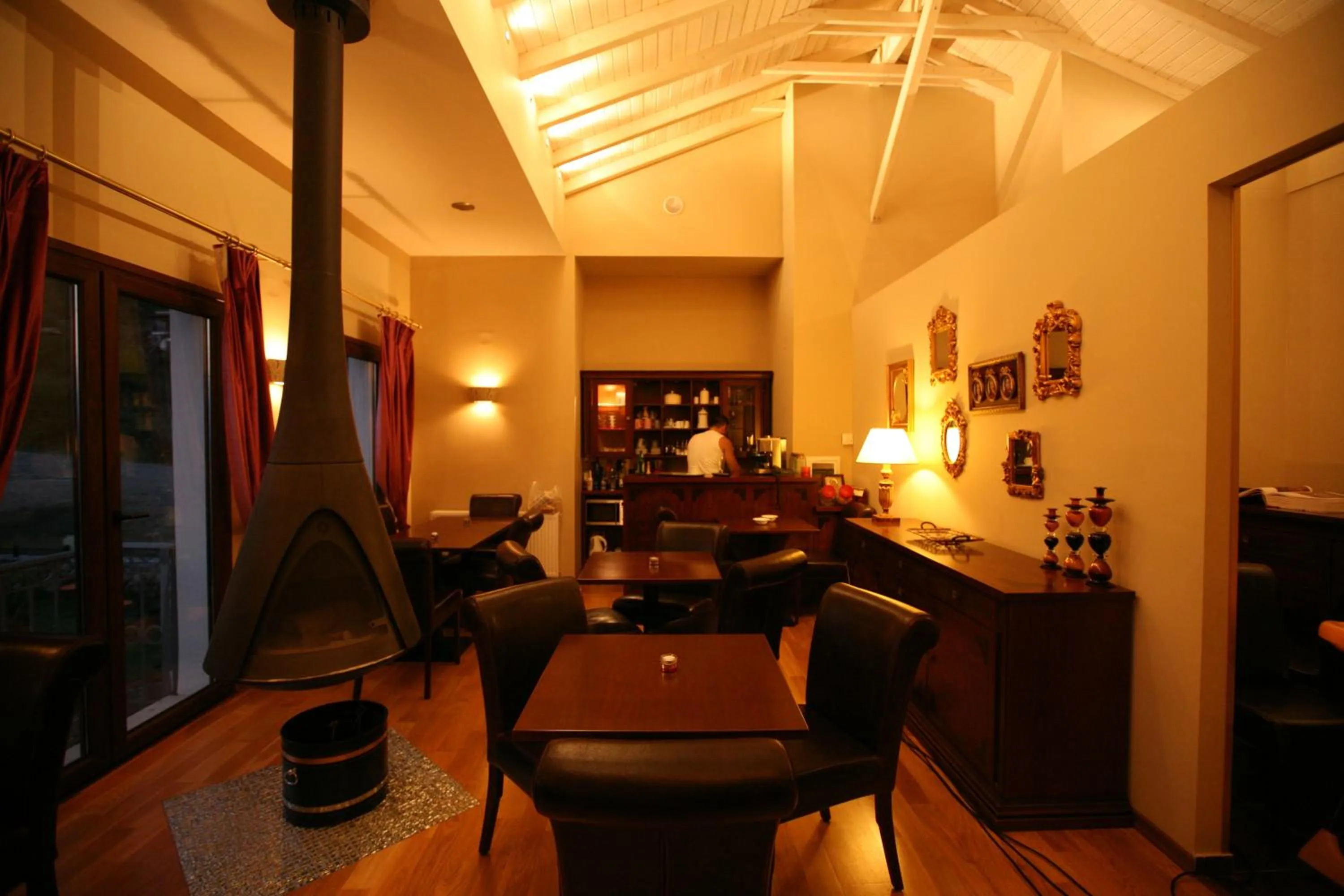 Nightclub / DJ in Epavlis Meteora Suites Hotel