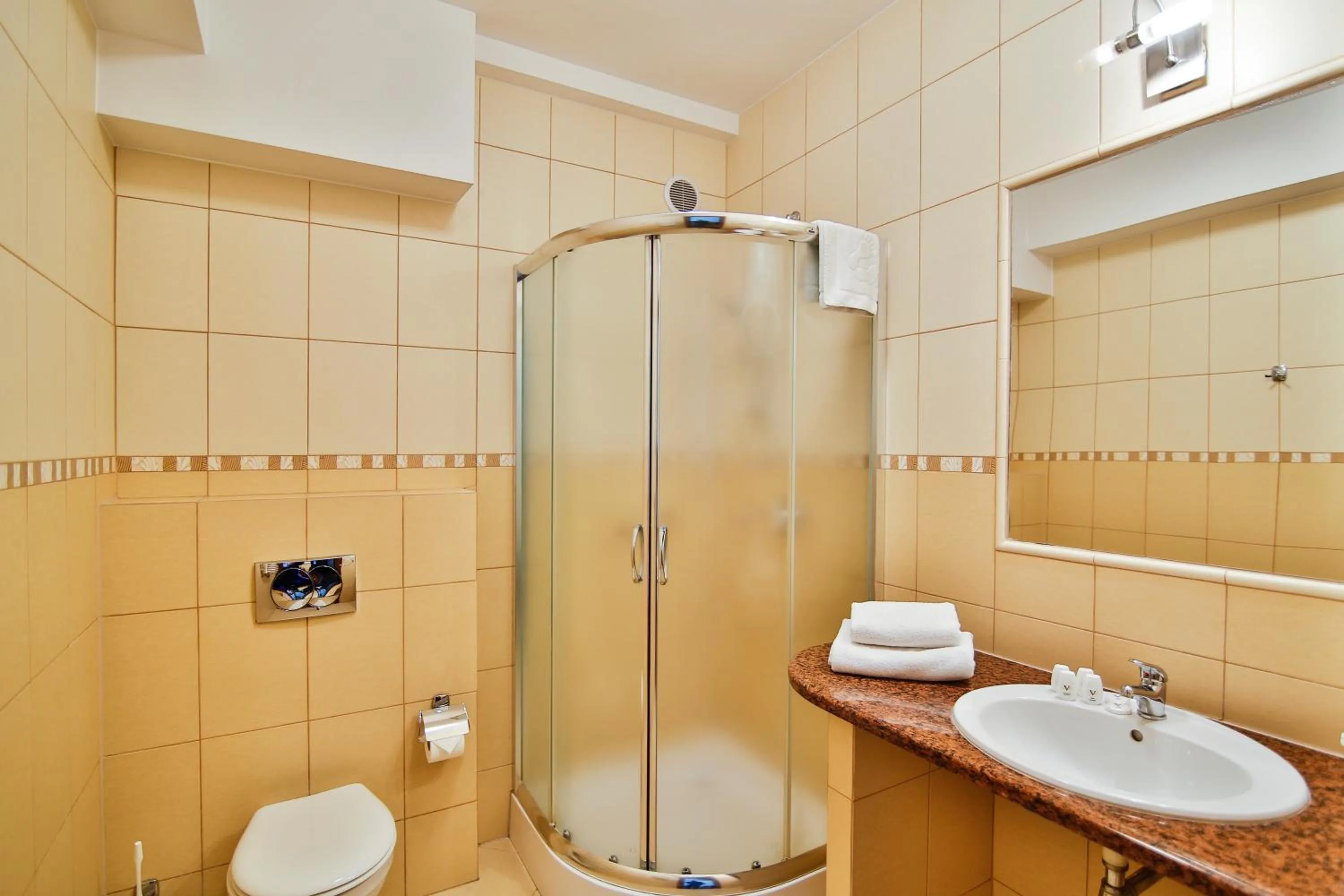 Shower in Hotel Victoria