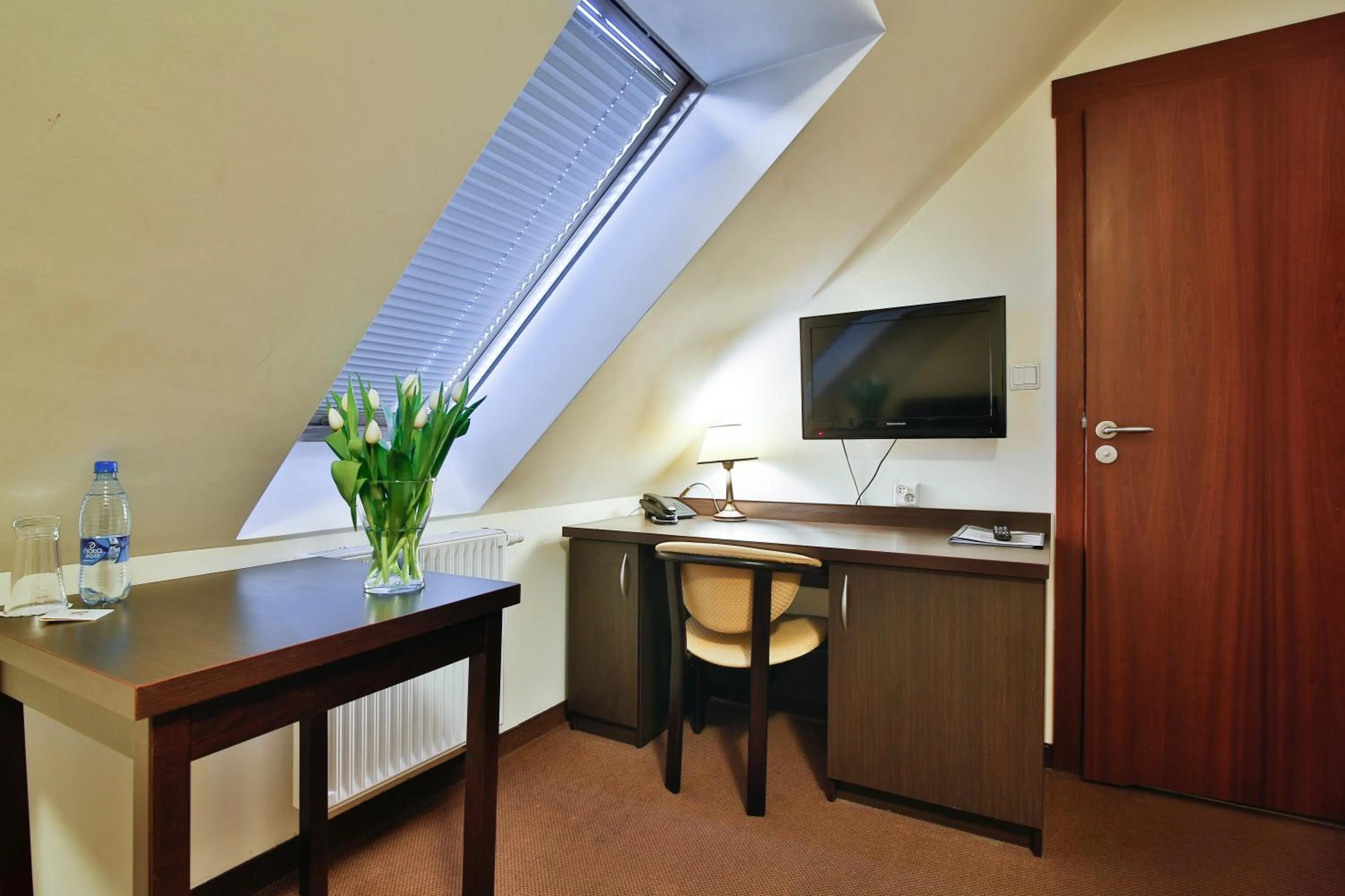 Communal lounge/ TV room in Hotel Victoria