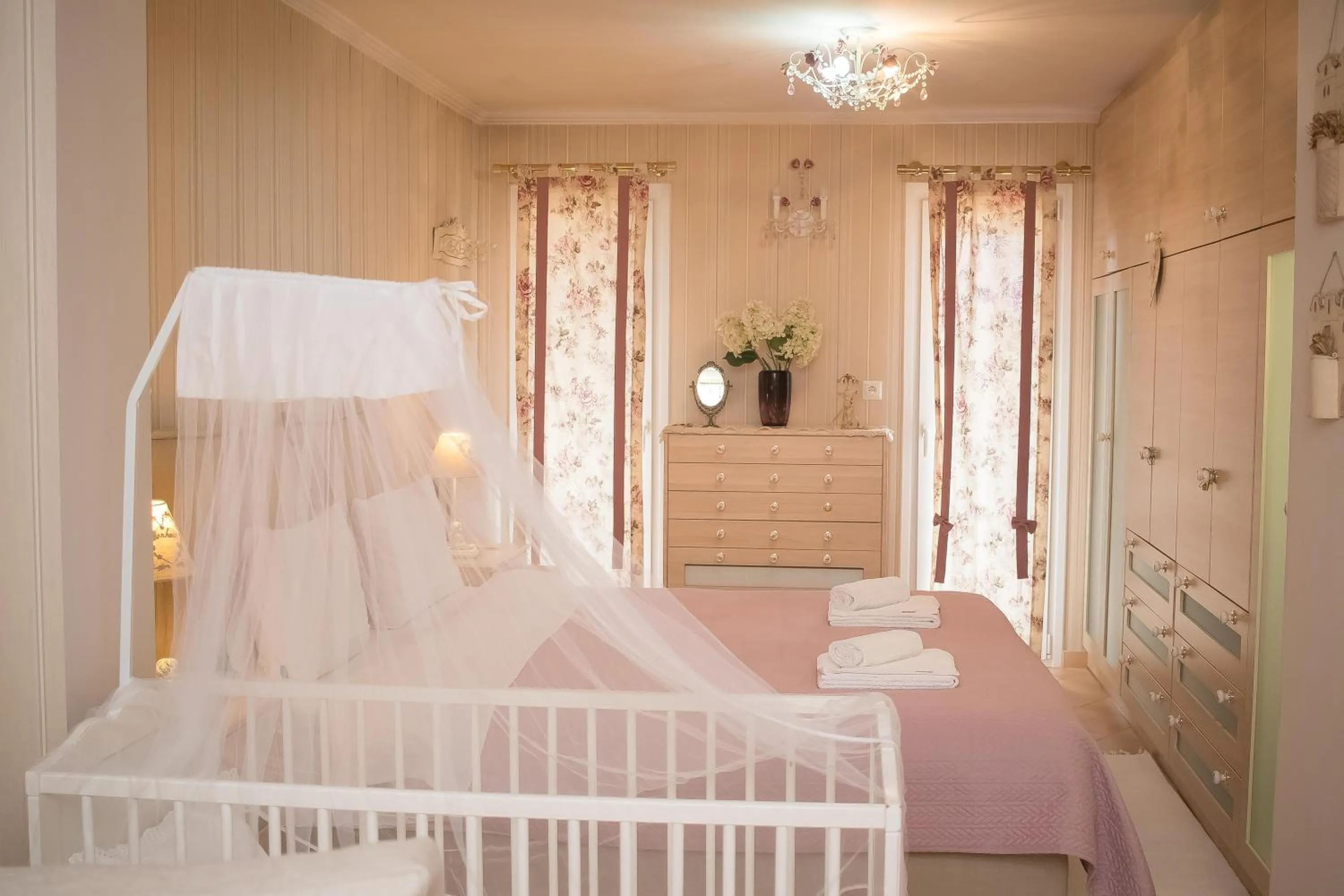 Bed in Luxury Family Villa Meteora