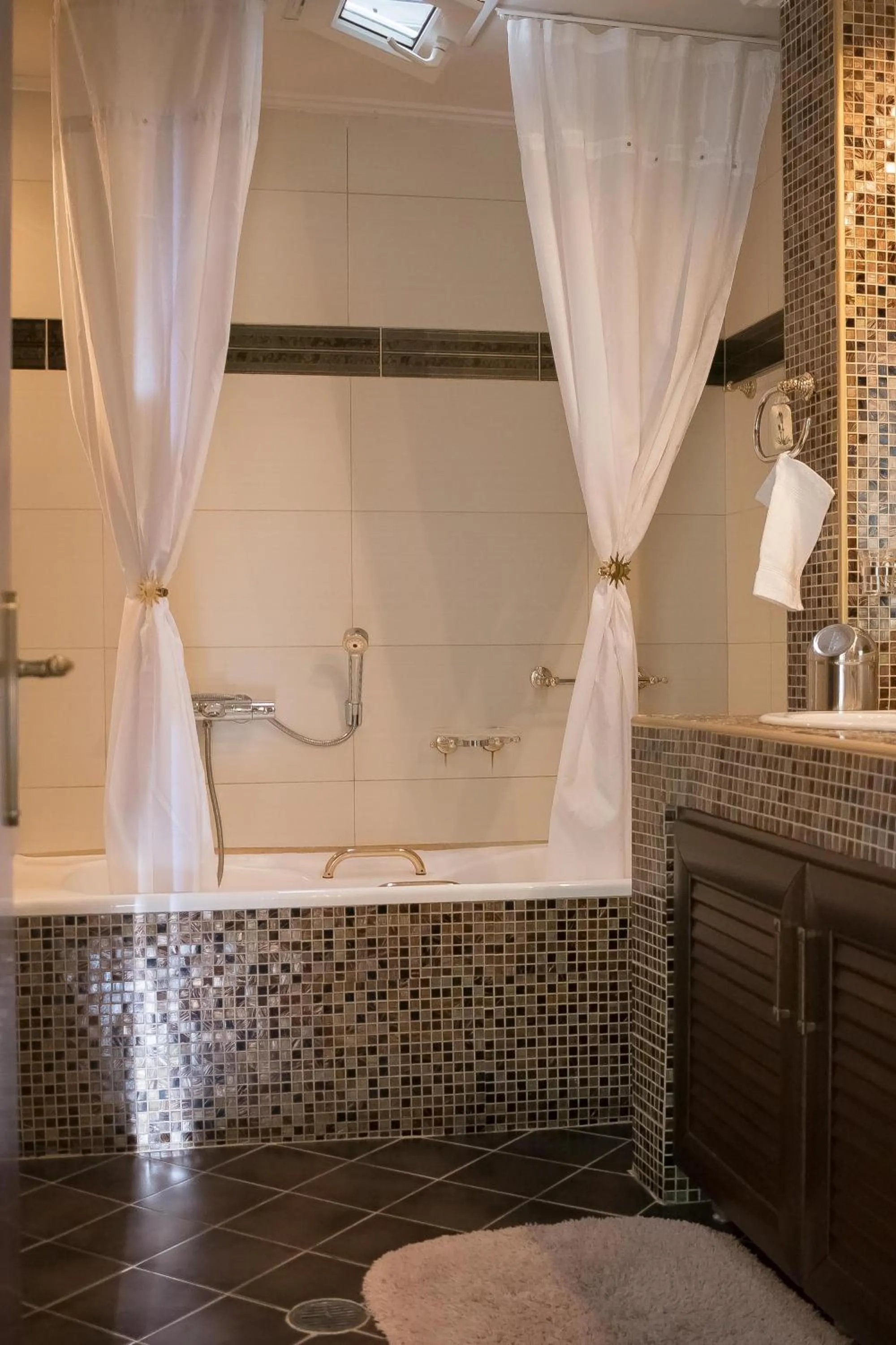 Bathroom in Luxury Family Villa Meteora