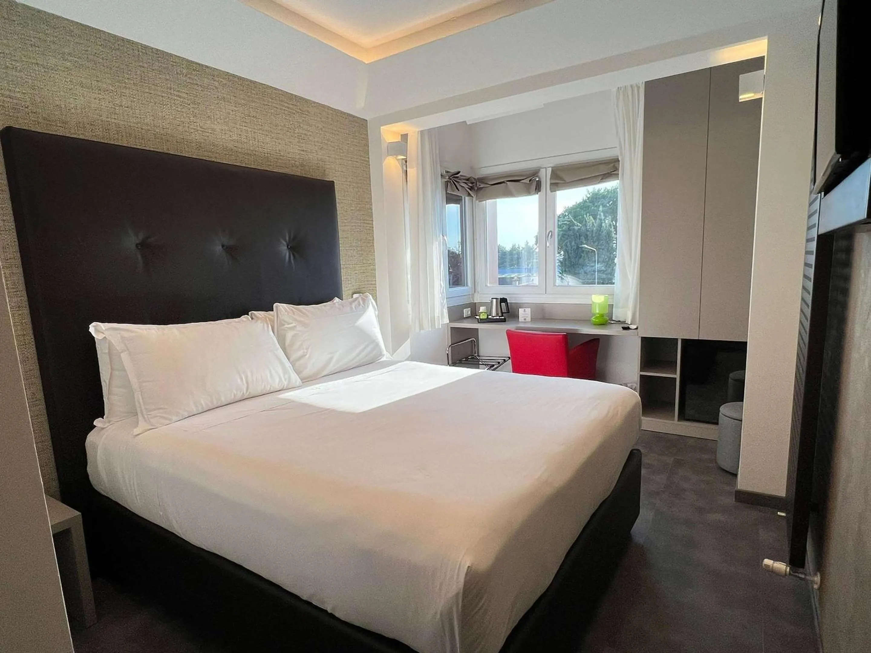 Bedroom, Bed in Best Western Hotel Continental