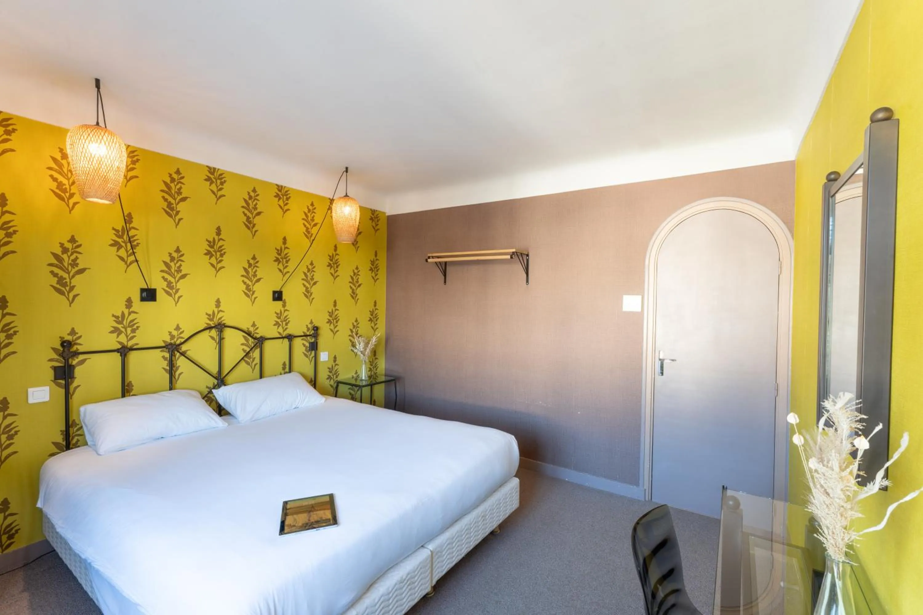 Photo of the whole room, Bed in Grand Hôtel Niort Centre