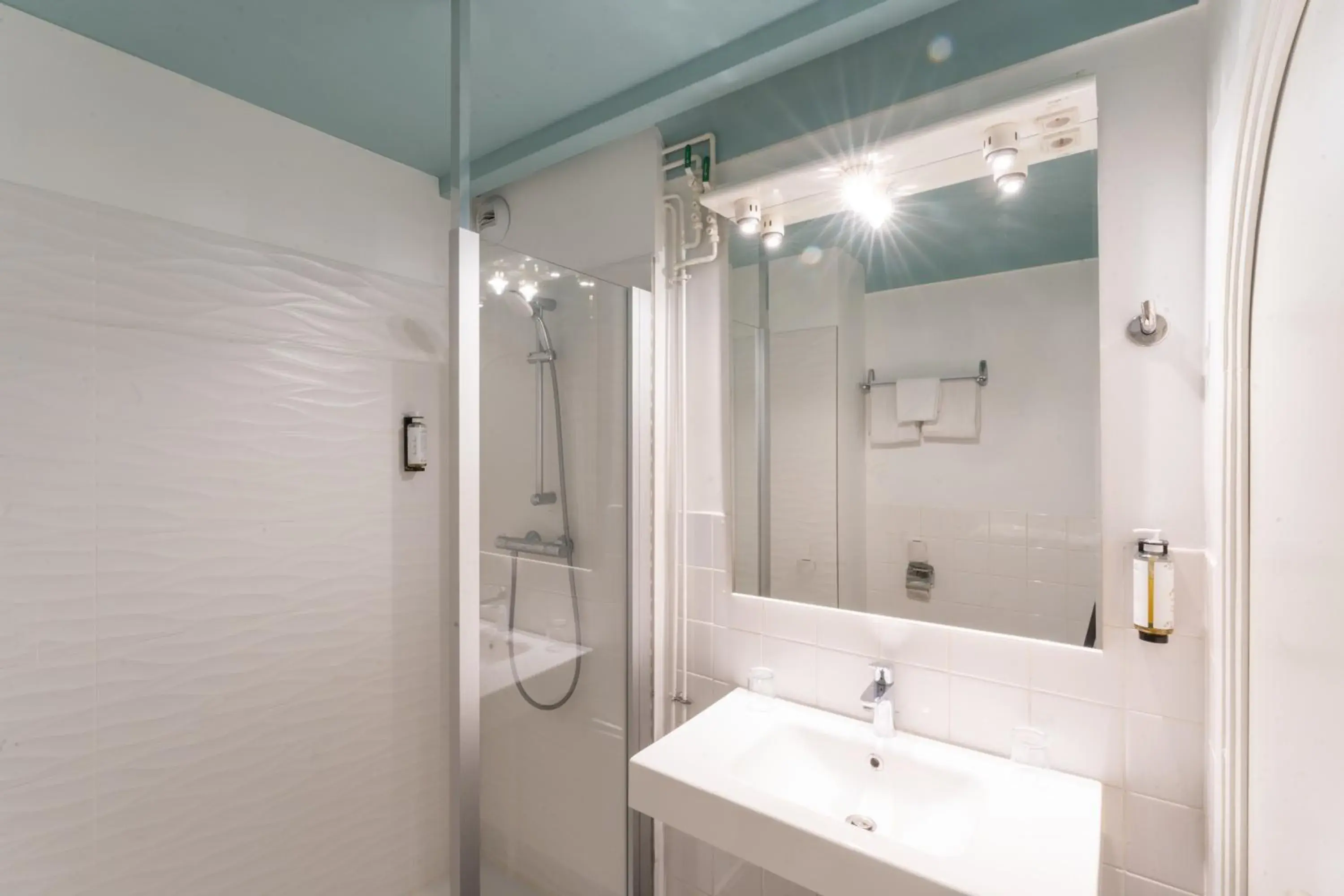Twin Room in Grand Hôtel Niort Centre Twin Room in Grand Hôtel Niort Centre