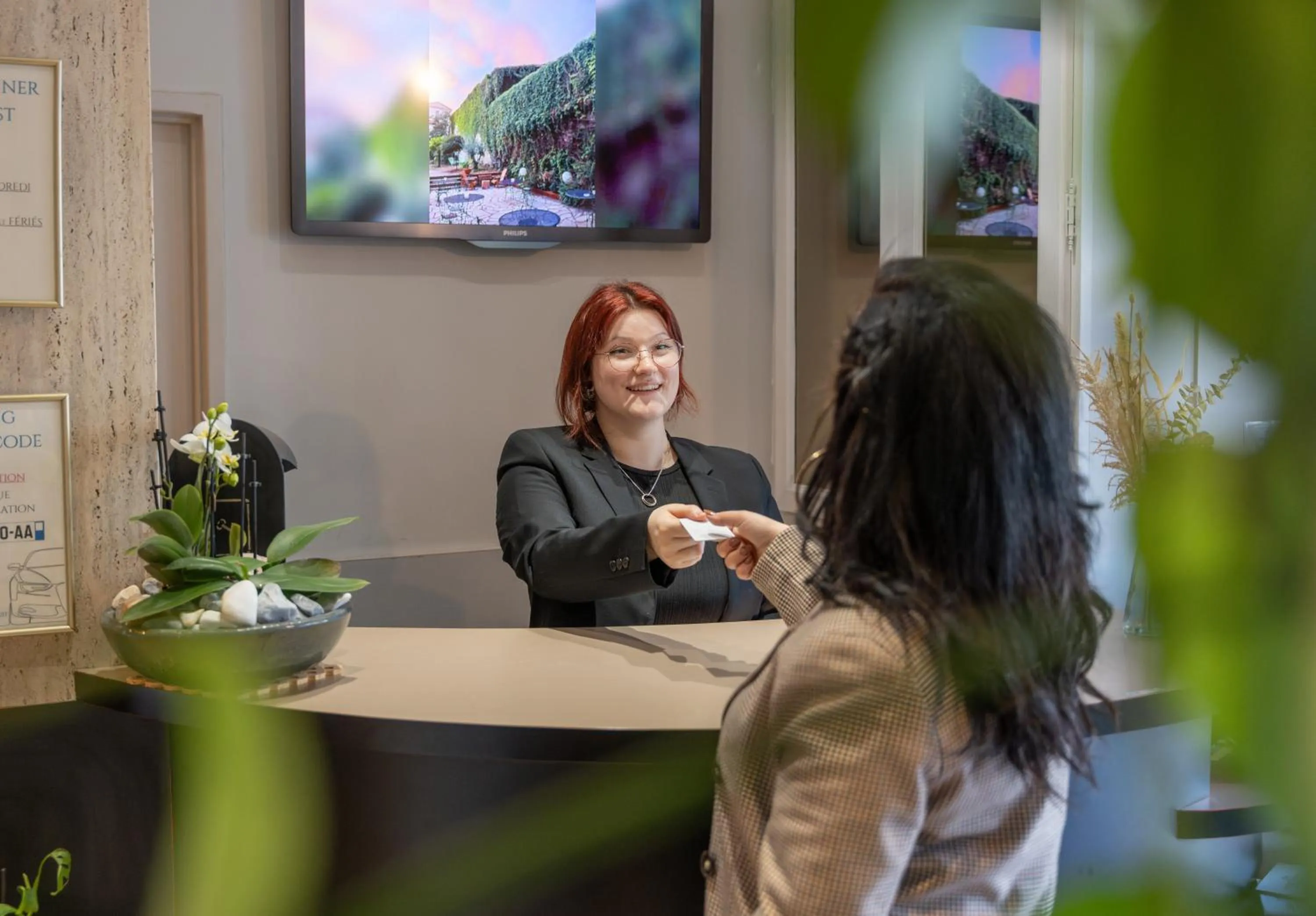 Lobby or reception in Grand Hôtel Niort Centre