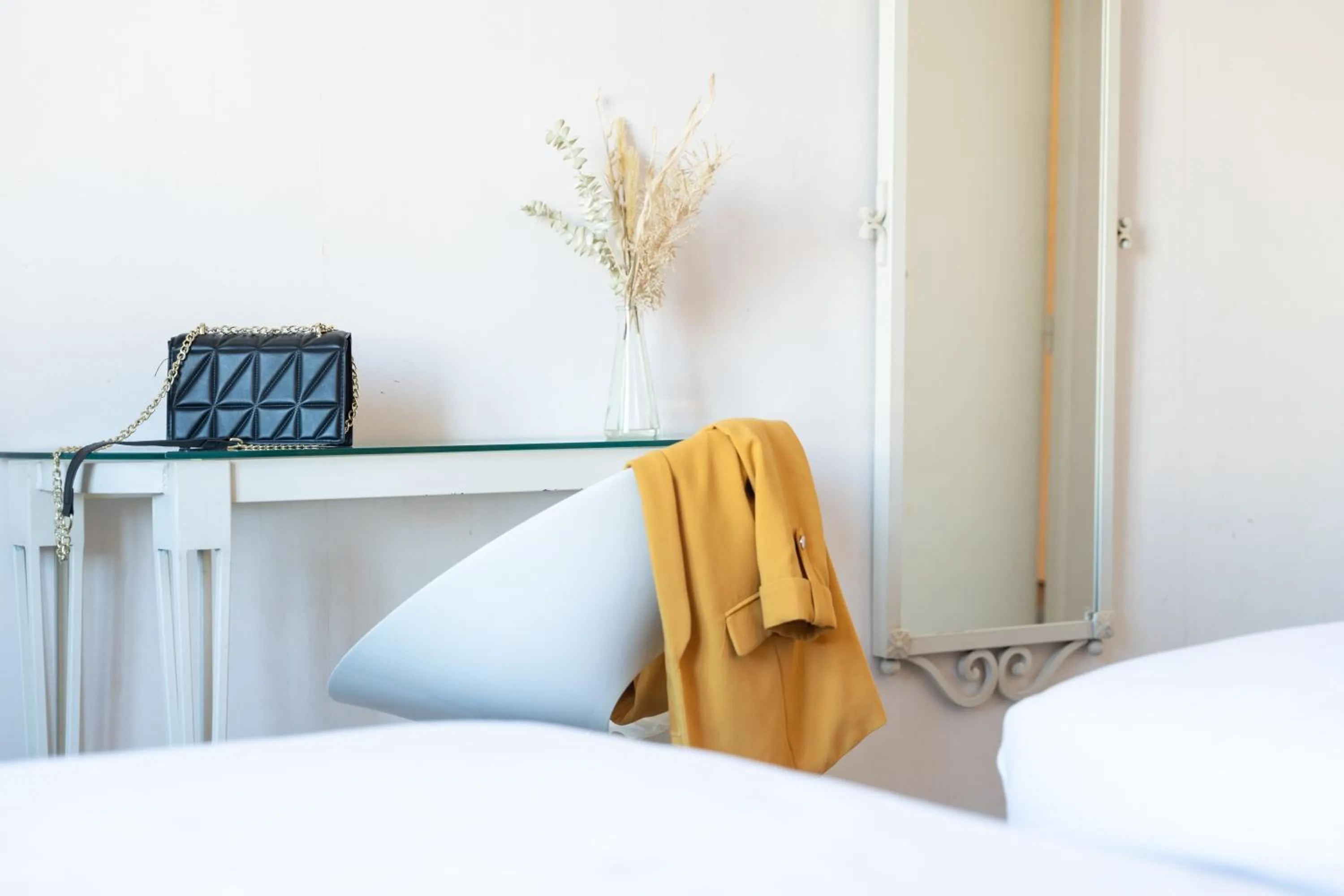 Bedroom, Bed in Grand Hôtel Niort Centre